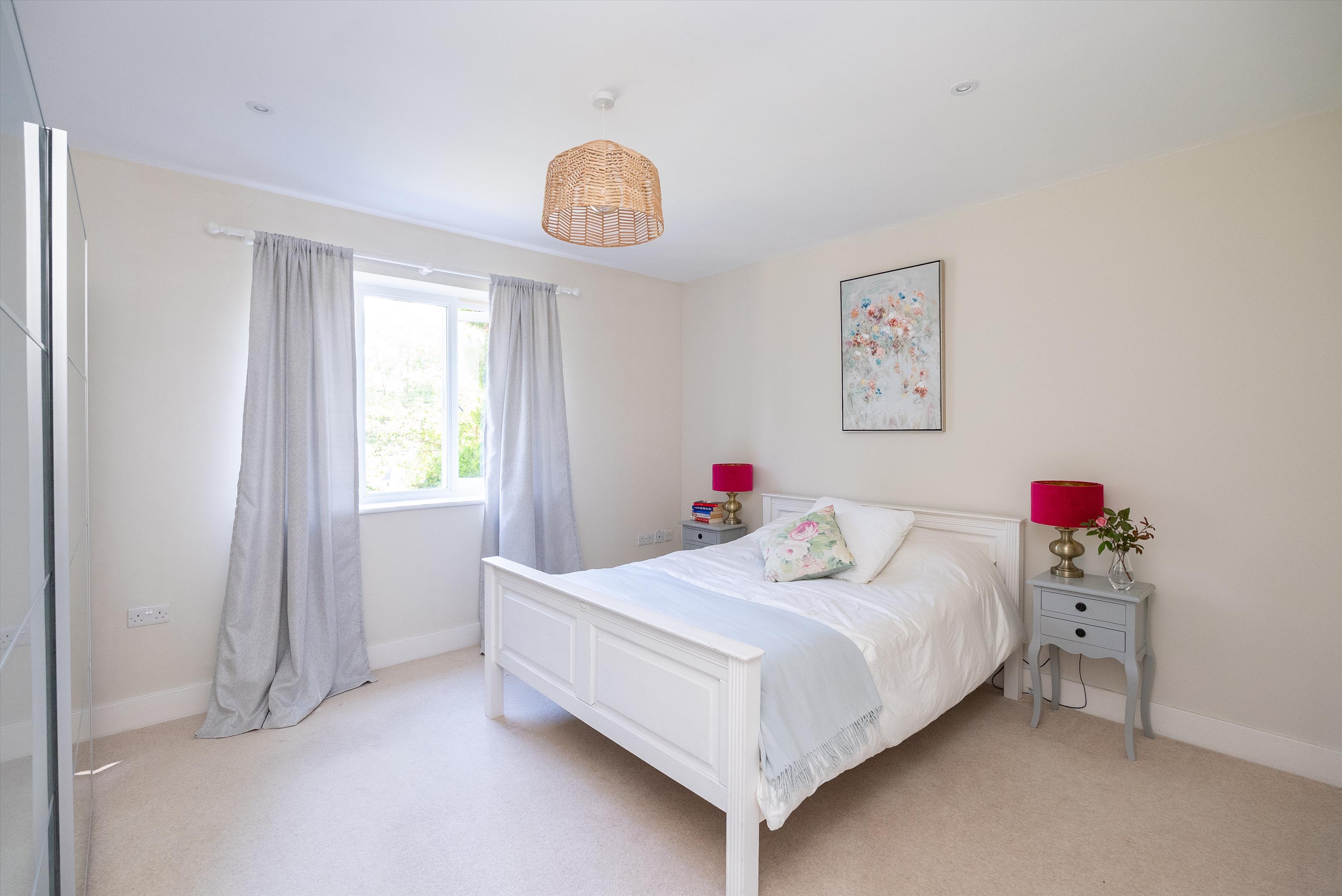 The Highlands, East Horsley, Surrey, KT24