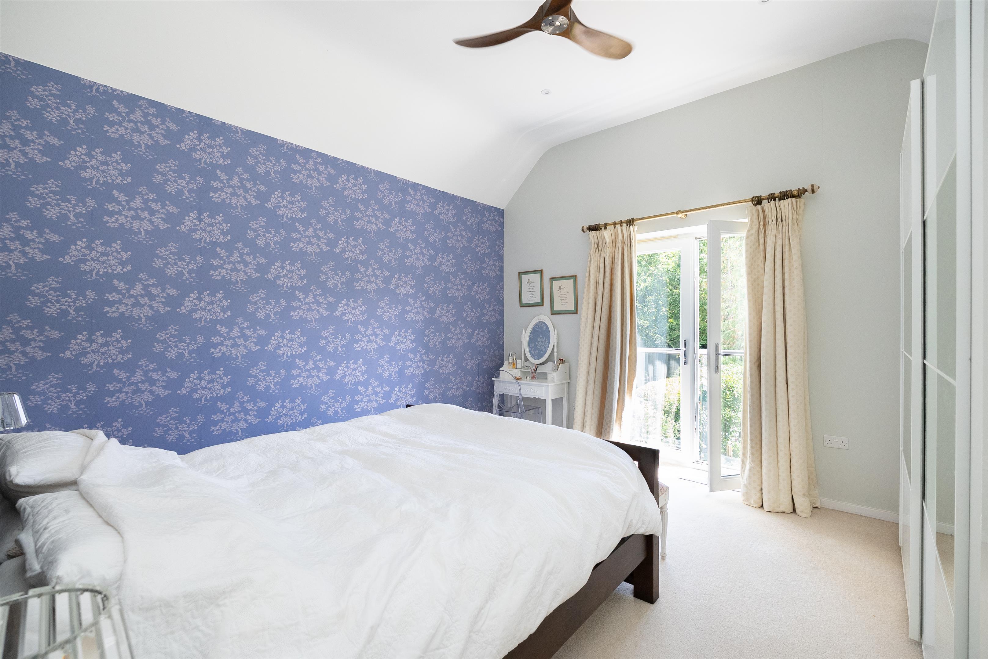 The Highlands, East Horsley, Surrey, KT24