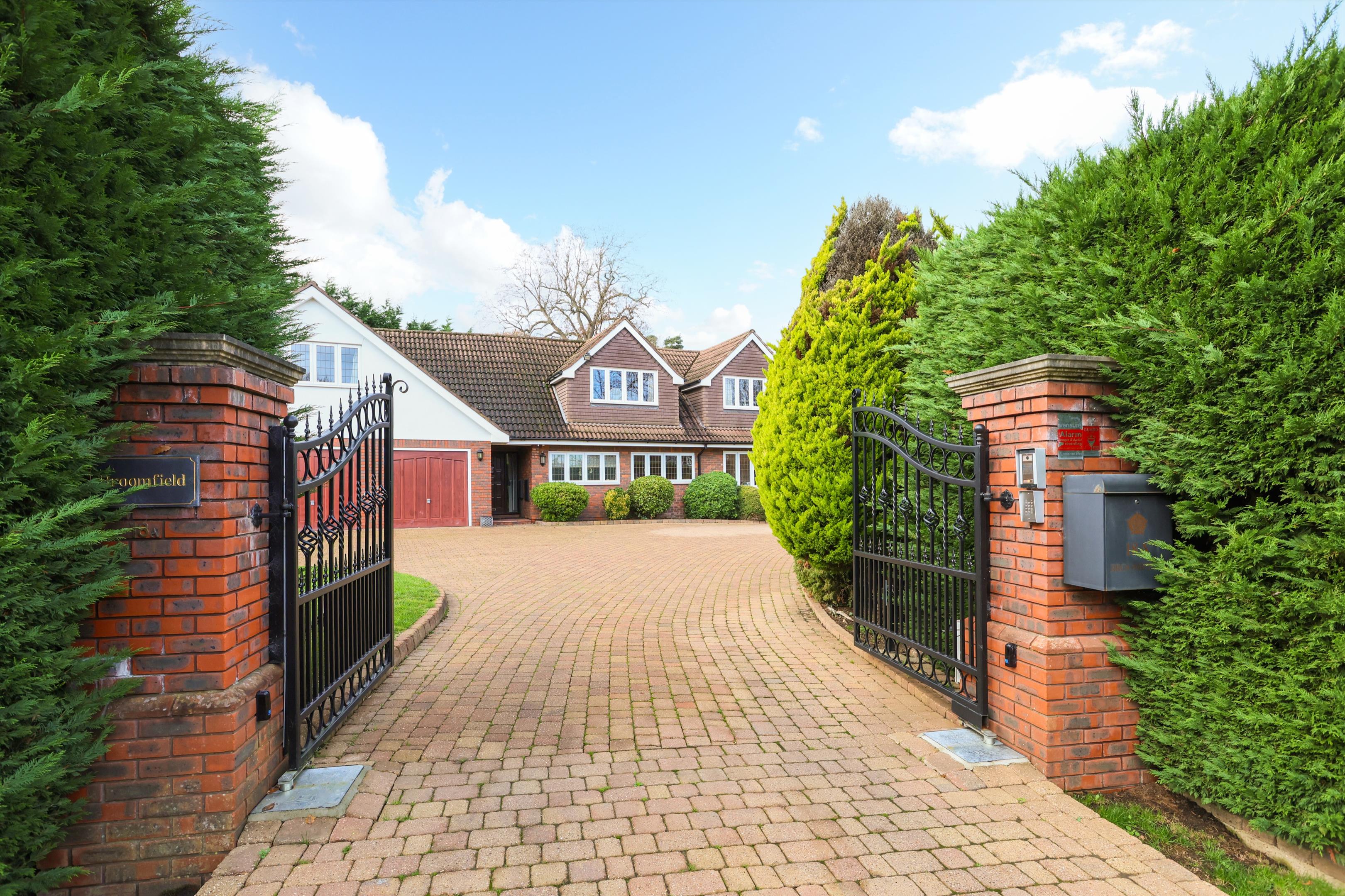 Broomfield, 18a Broomfield Ride, Oxshott, Leatherhead, Surrey, KT22