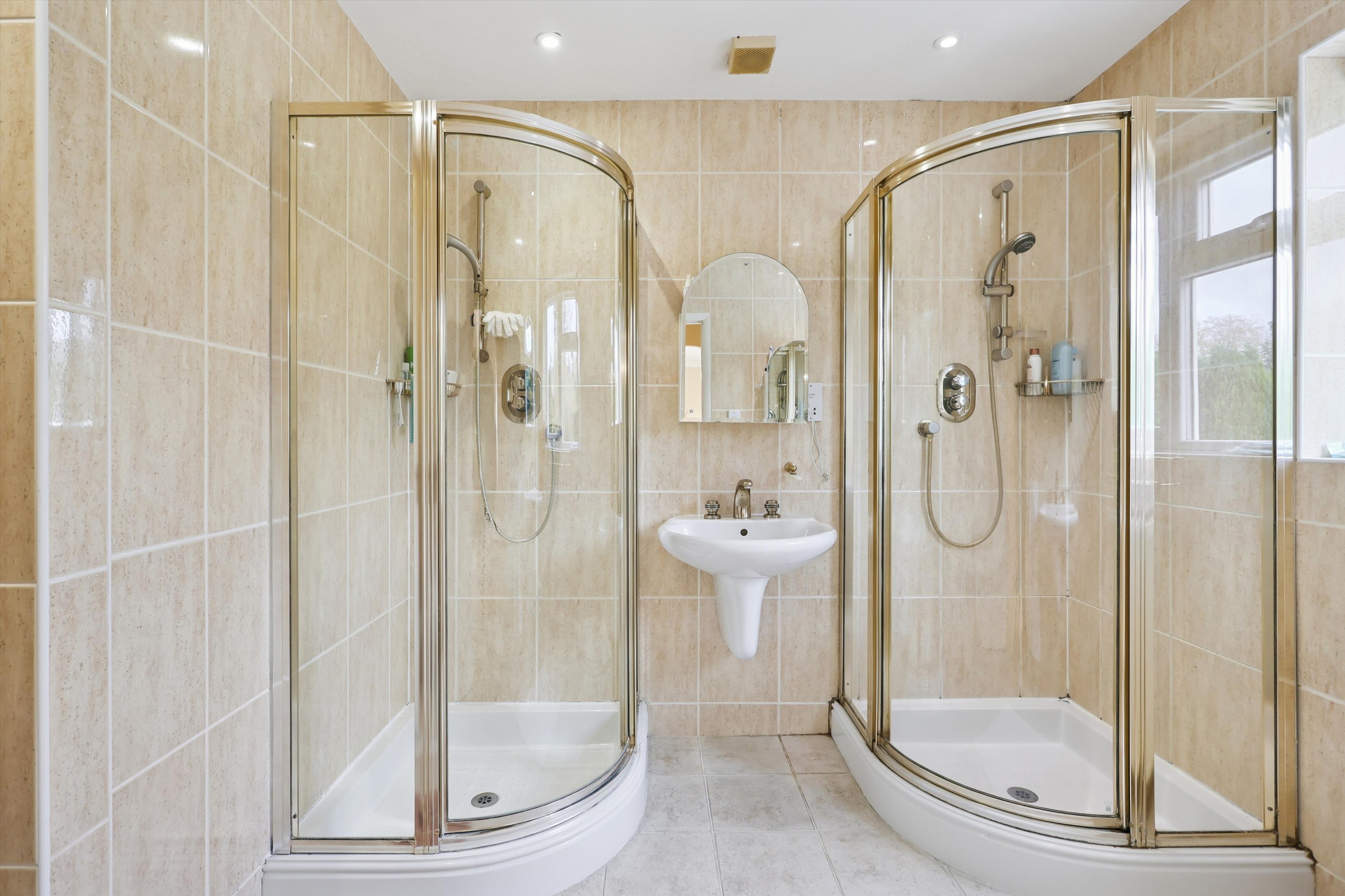 Broomfield, 18a Broomfield Ride, Oxshott, Leatherhead, Surrey, KT22