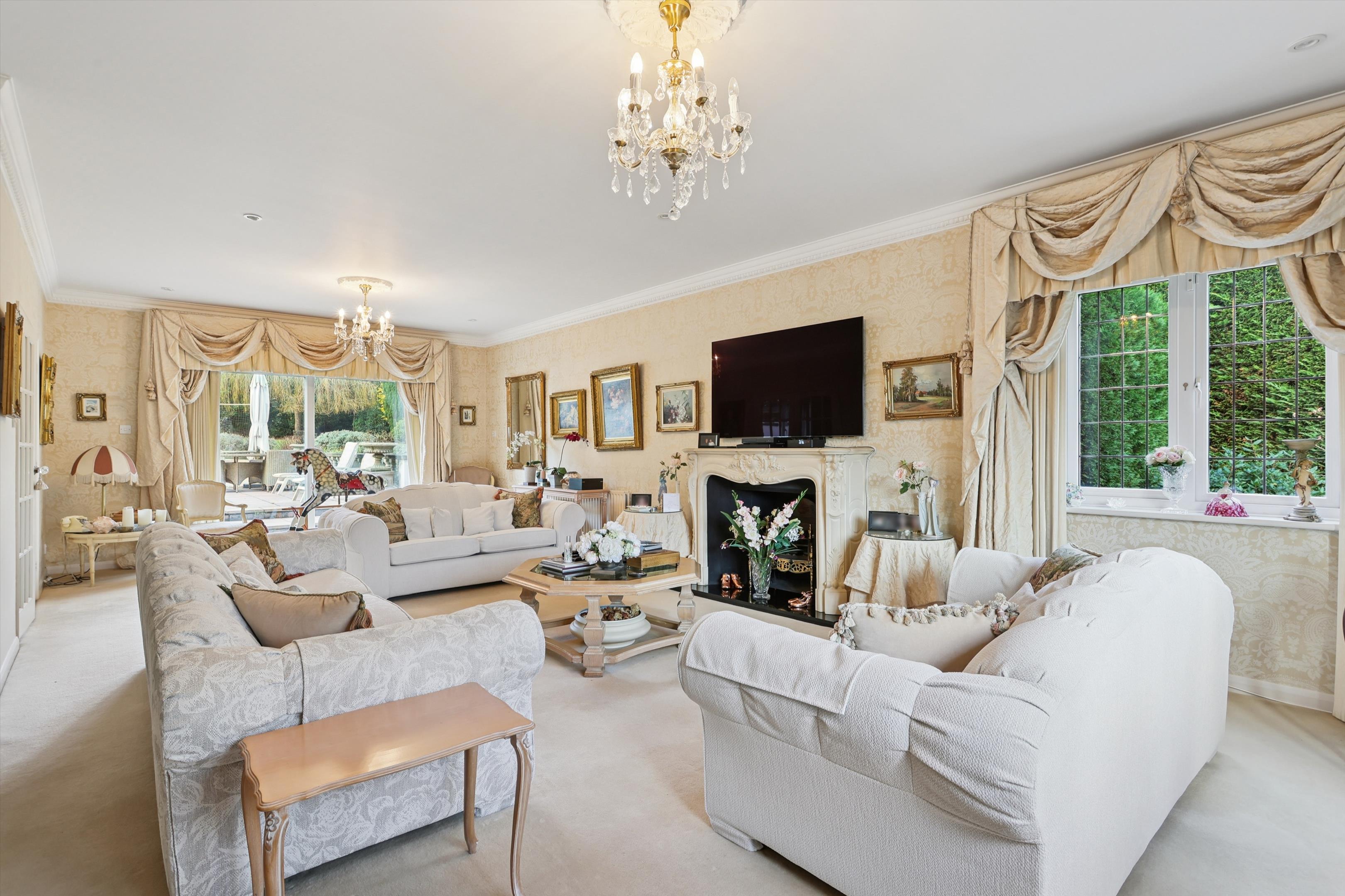 Broomfield, 18a Broomfield Ride, Oxshott, Leatherhead, Surrey, KT22