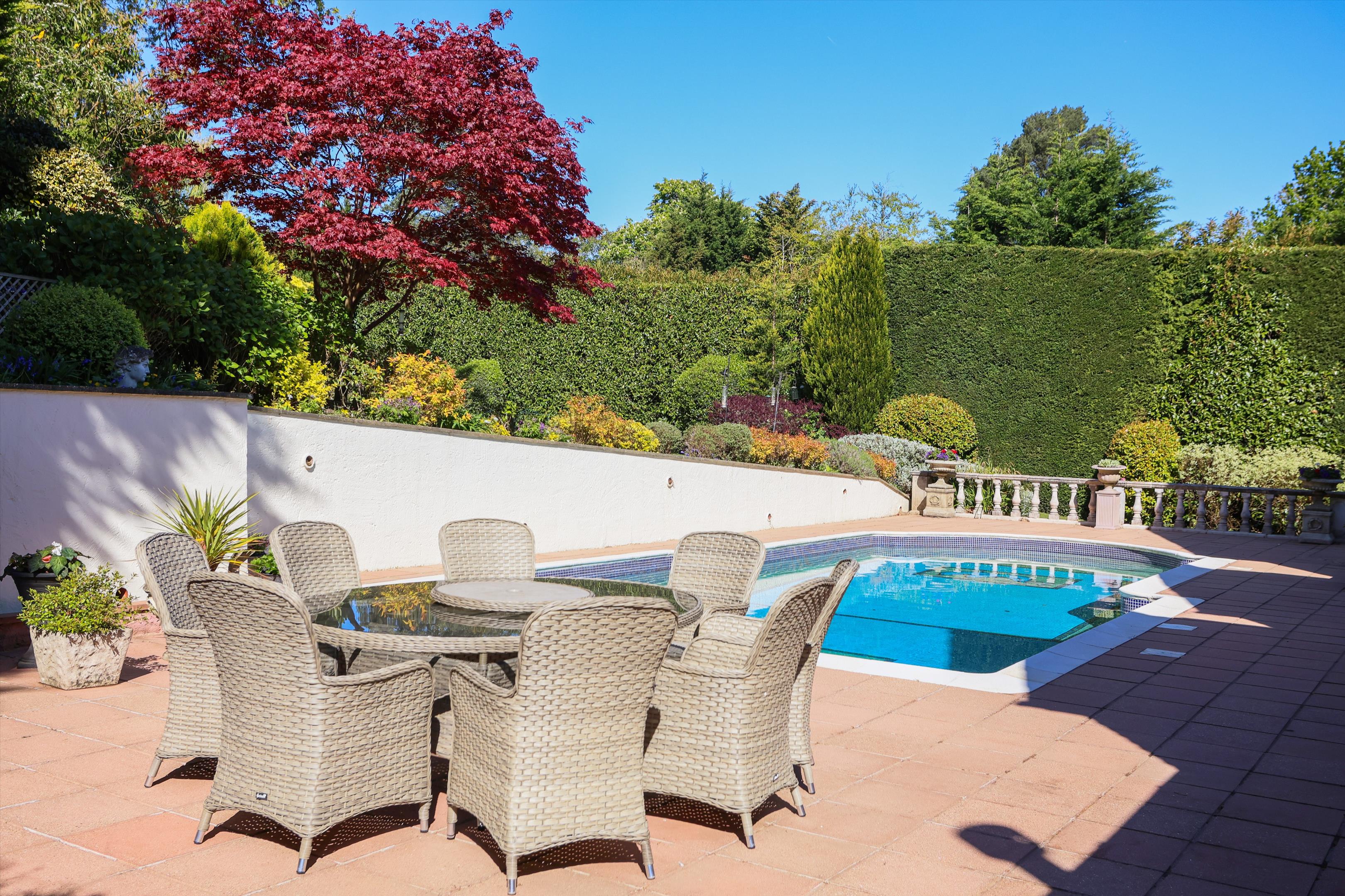 Broomfield, 18a Broomfield Ride, Oxshott, Leatherhead, Surrey, KT22