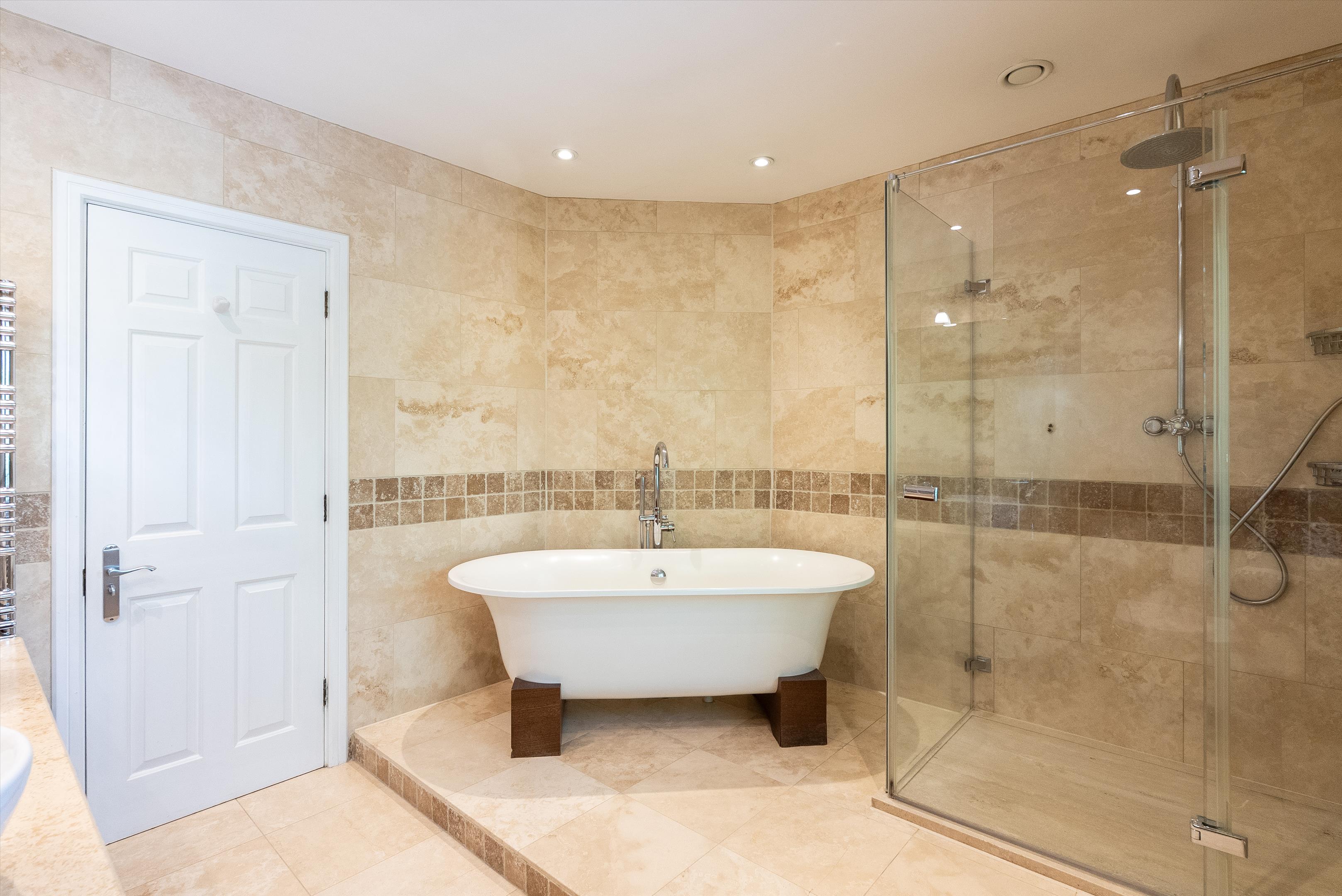 4 Broomfield Ride, Oxshott, Leatherhead KT22