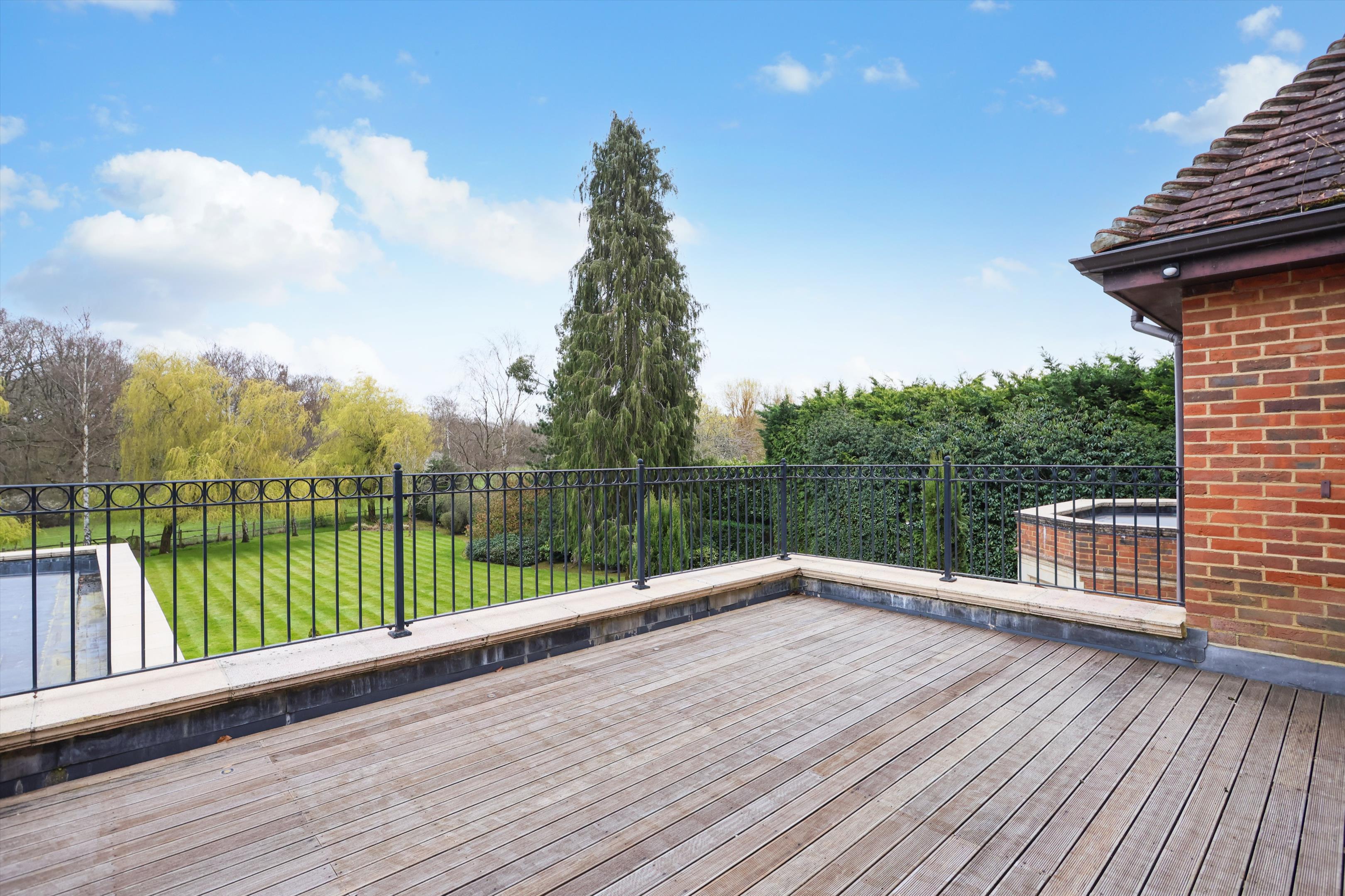 21 Princes Drive, Oxshott, Surrey KT22