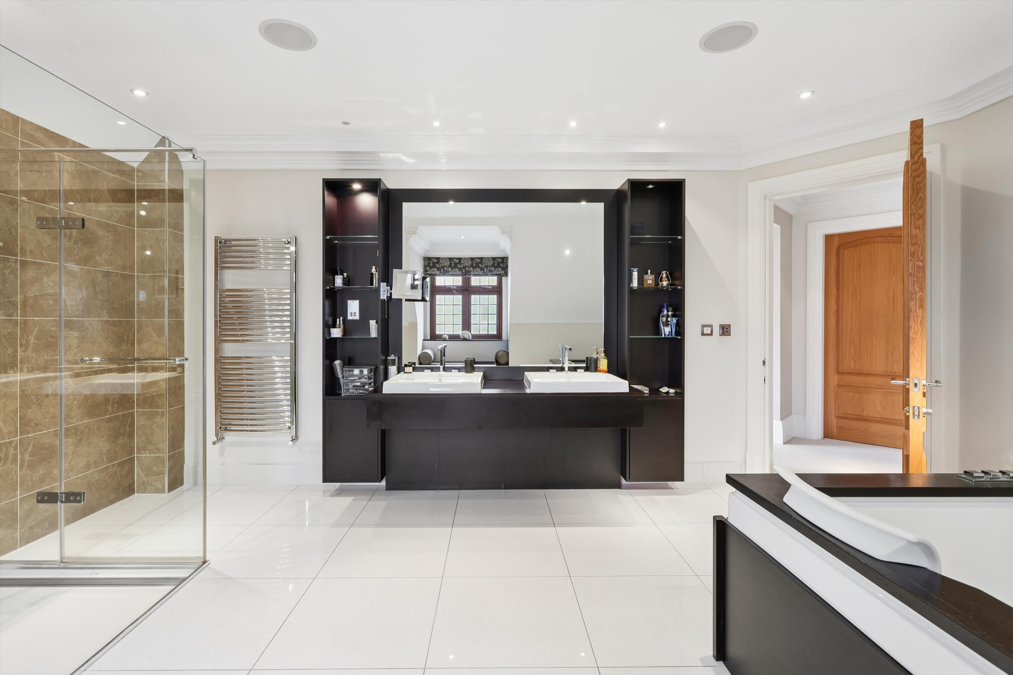21 Princes Drive, Oxshott, Surrey KT22