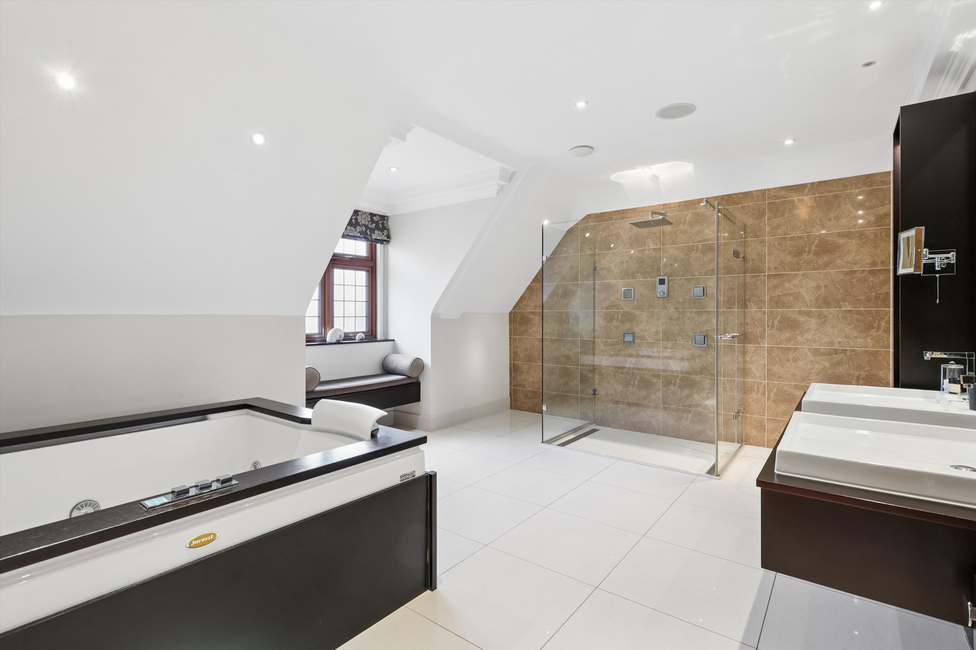 21 Princes Drive, Oxshott, Surrey KT22