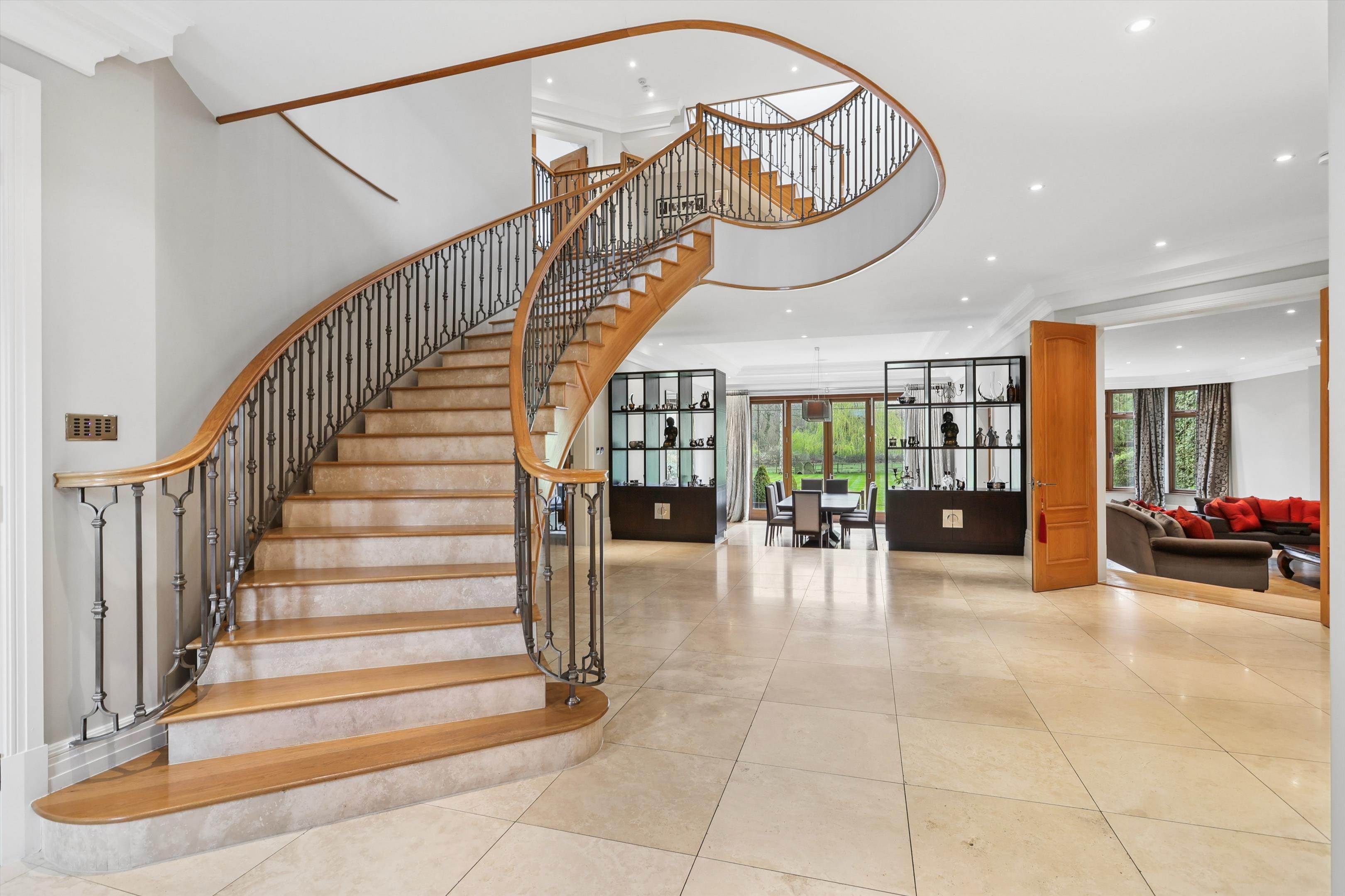21 Princes Drive, Oxshott, Surrey KT22