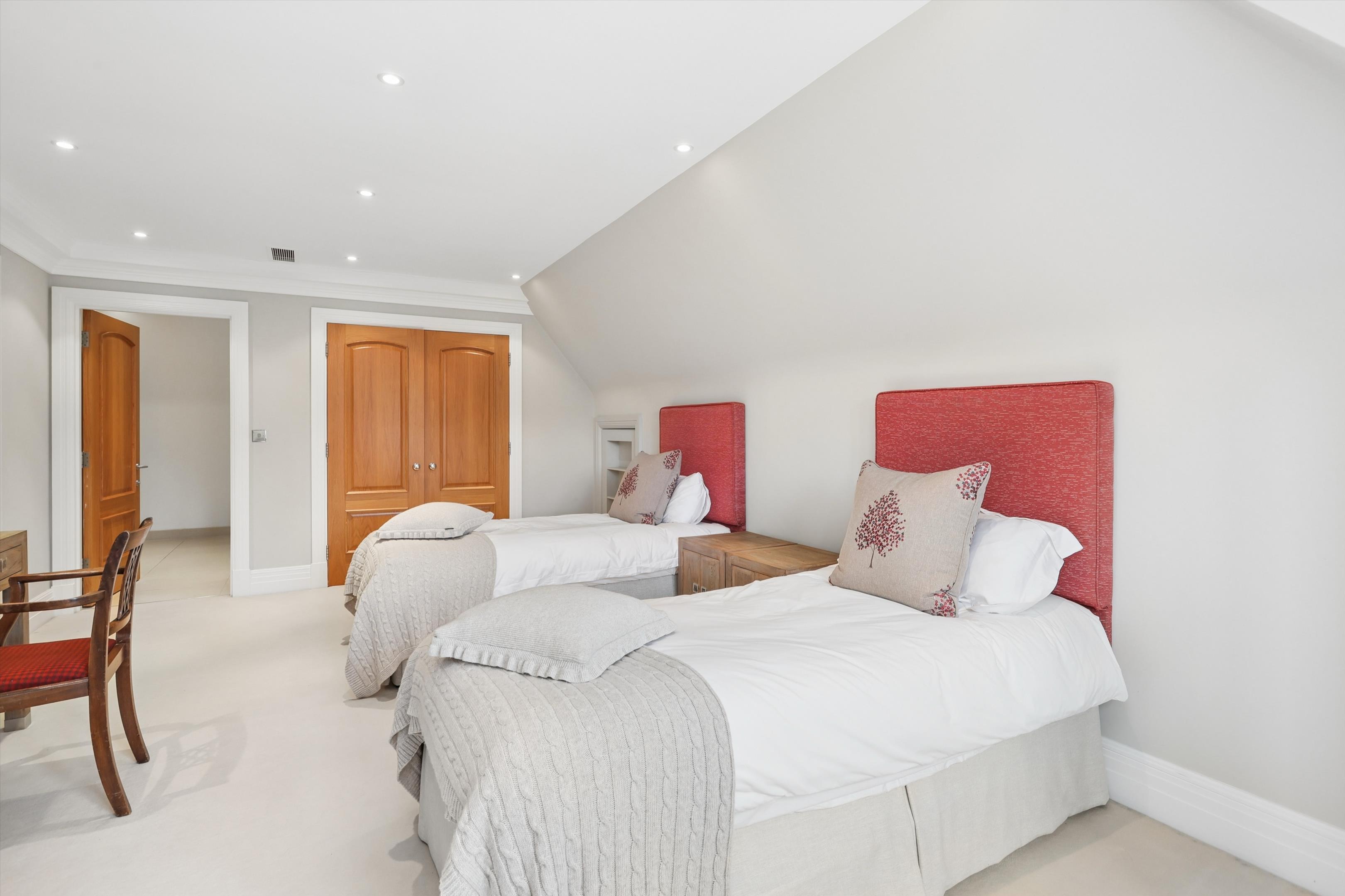 21 Princes Drive, Oxshott, Surrey KT22
