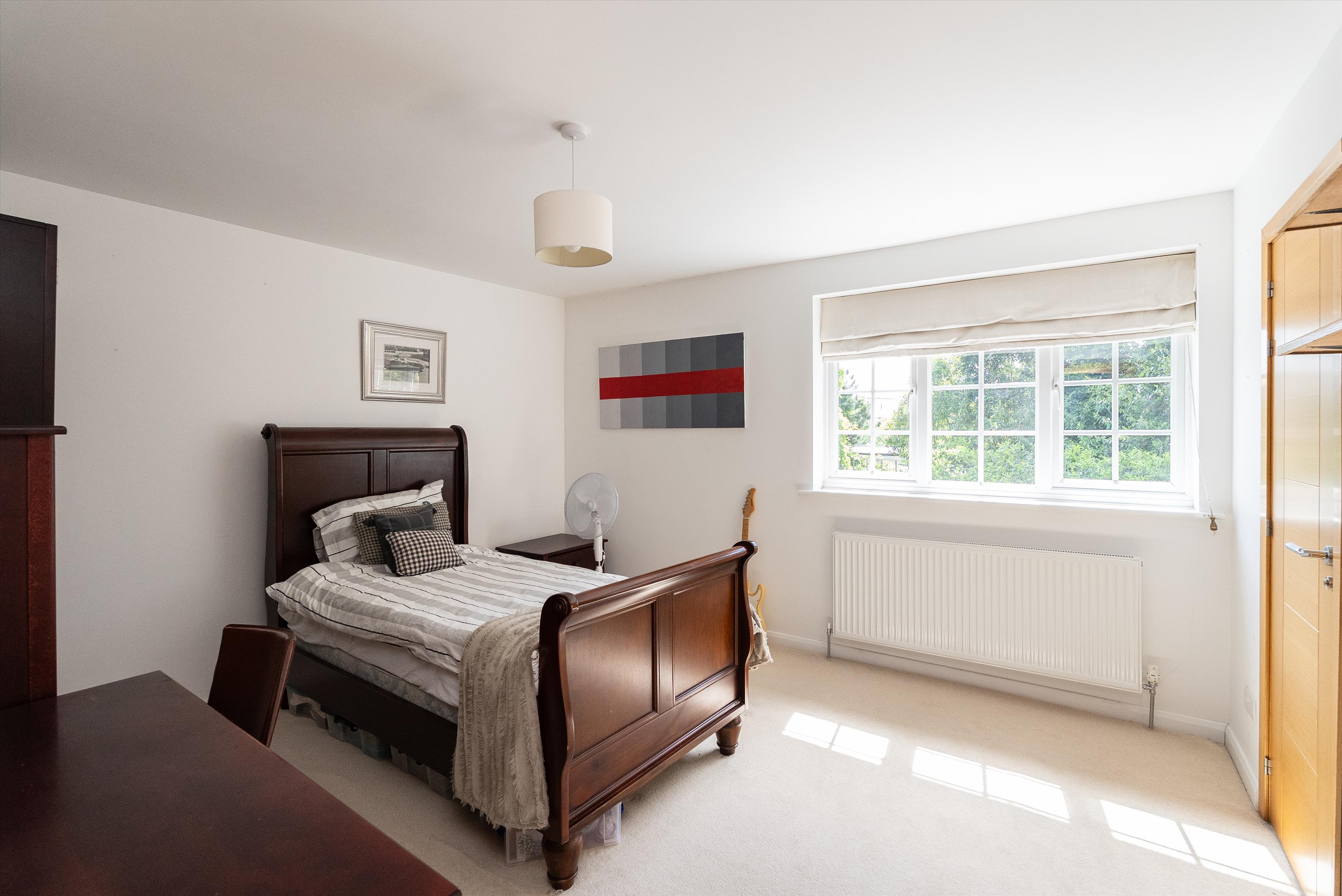 Pine Walk, Cobham, Surrey KT11