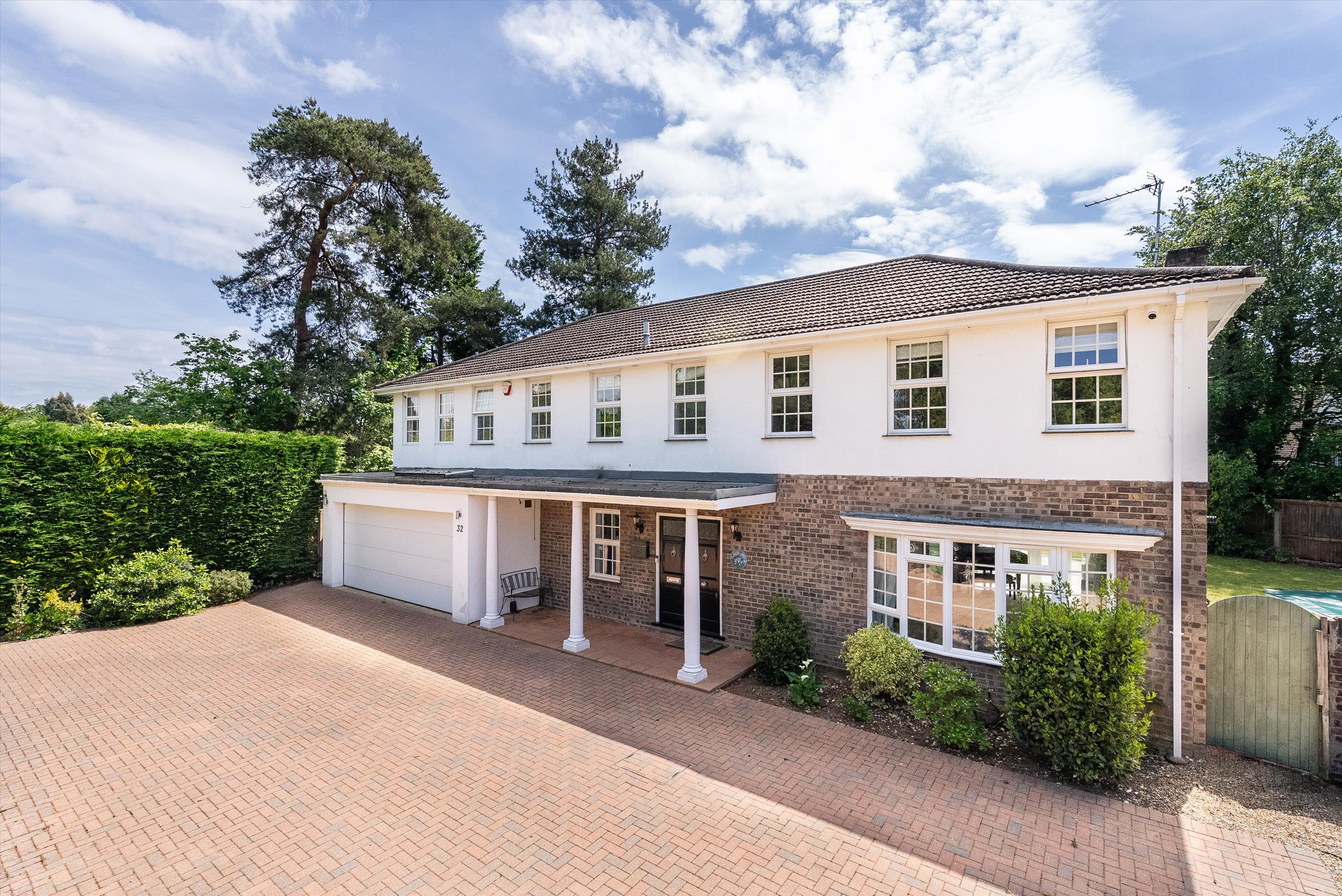 Pine Walk, Cobham, Surrey KT11