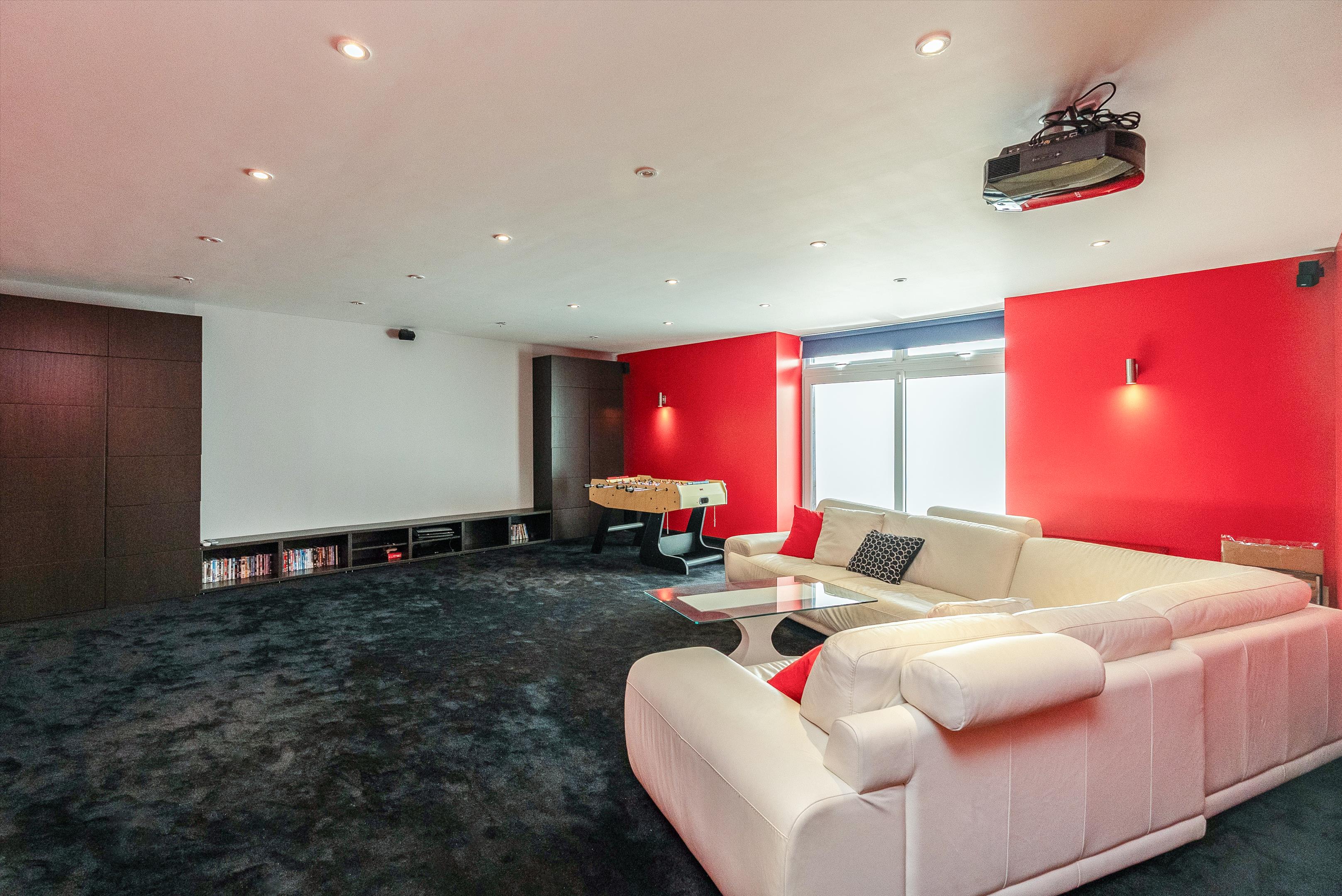 Pine Walk, Cobham, Surrey KT11