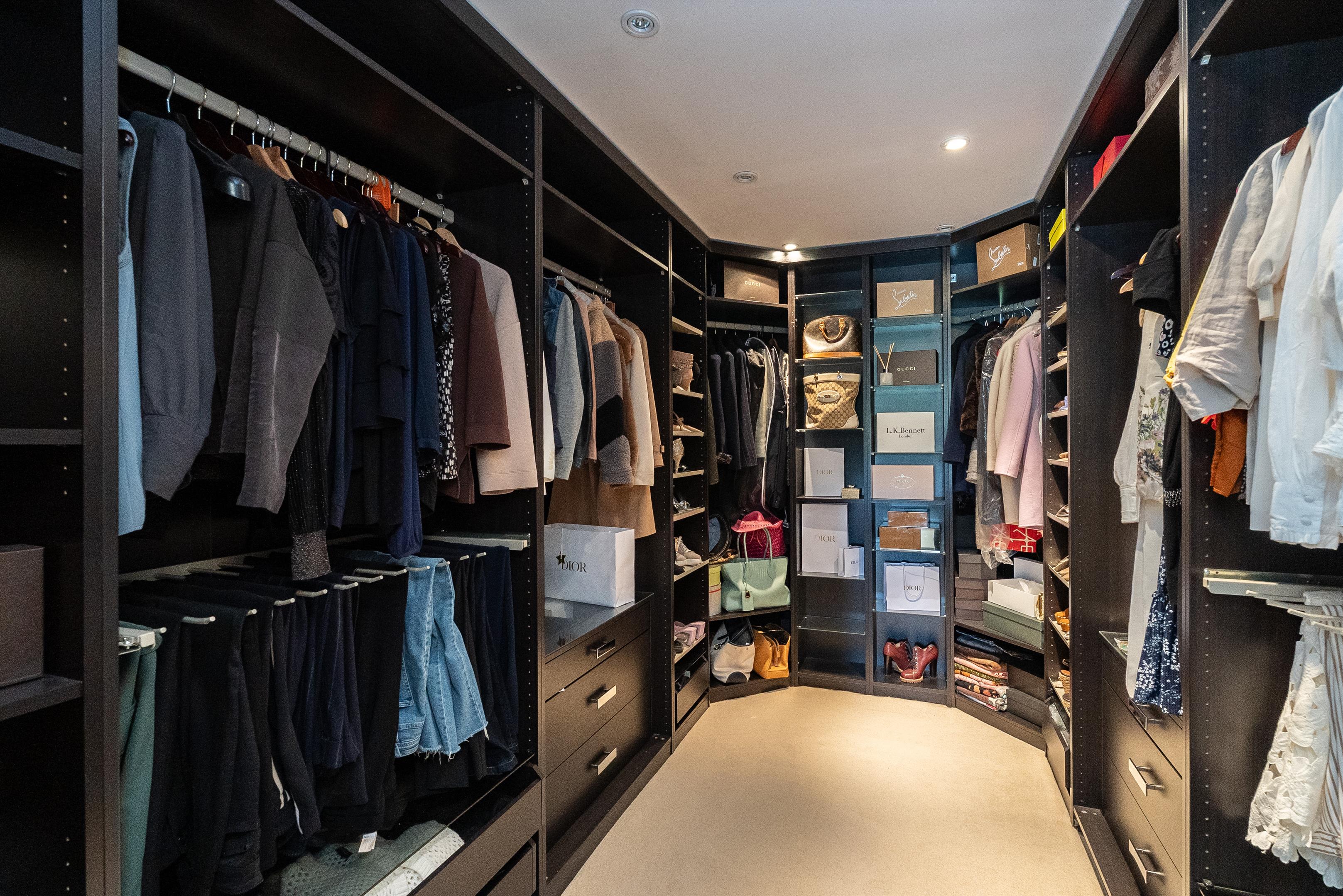 Pine Walk, Cobham, Surrey KT11