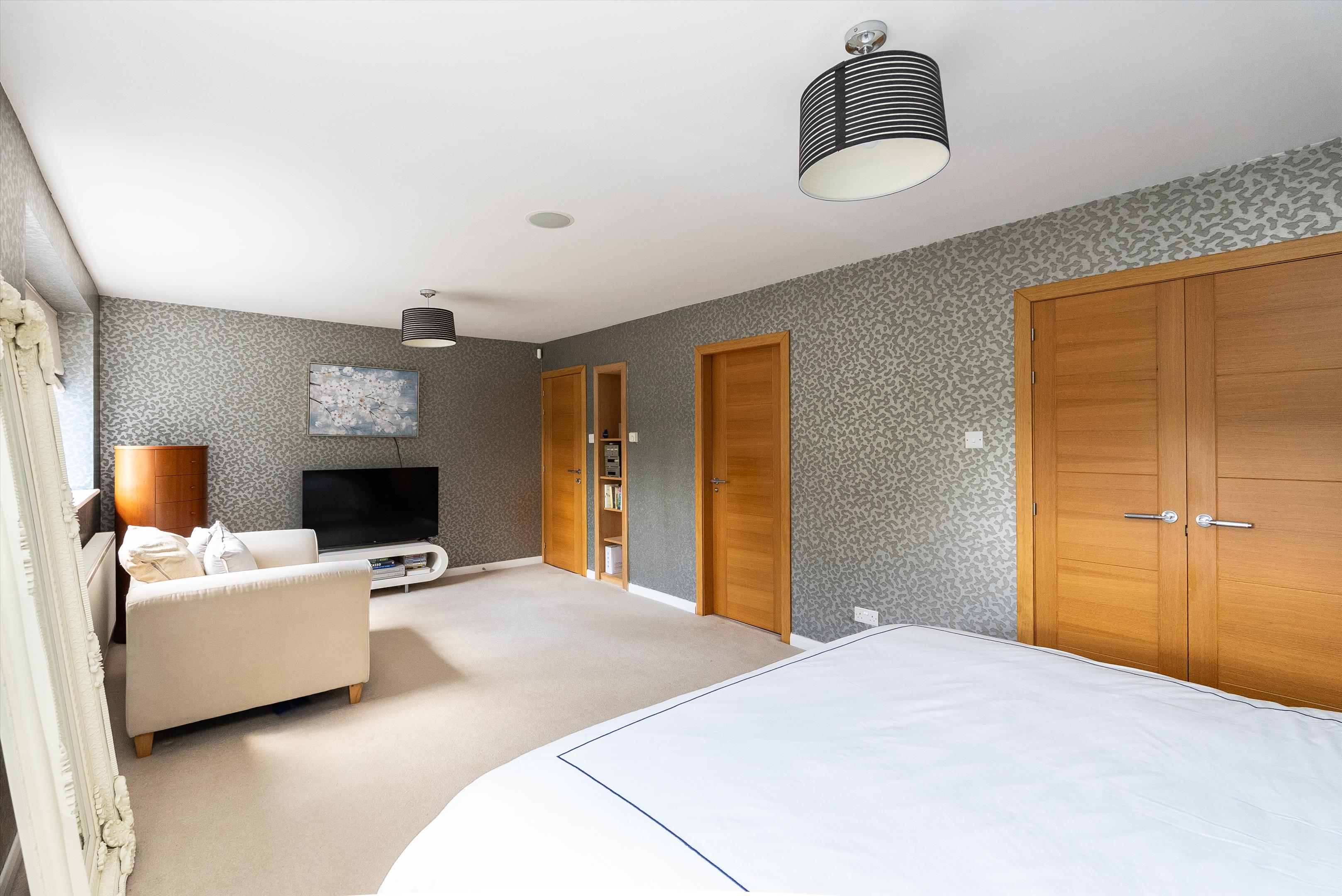 Pine Walk, Cobham, Surrey KT11