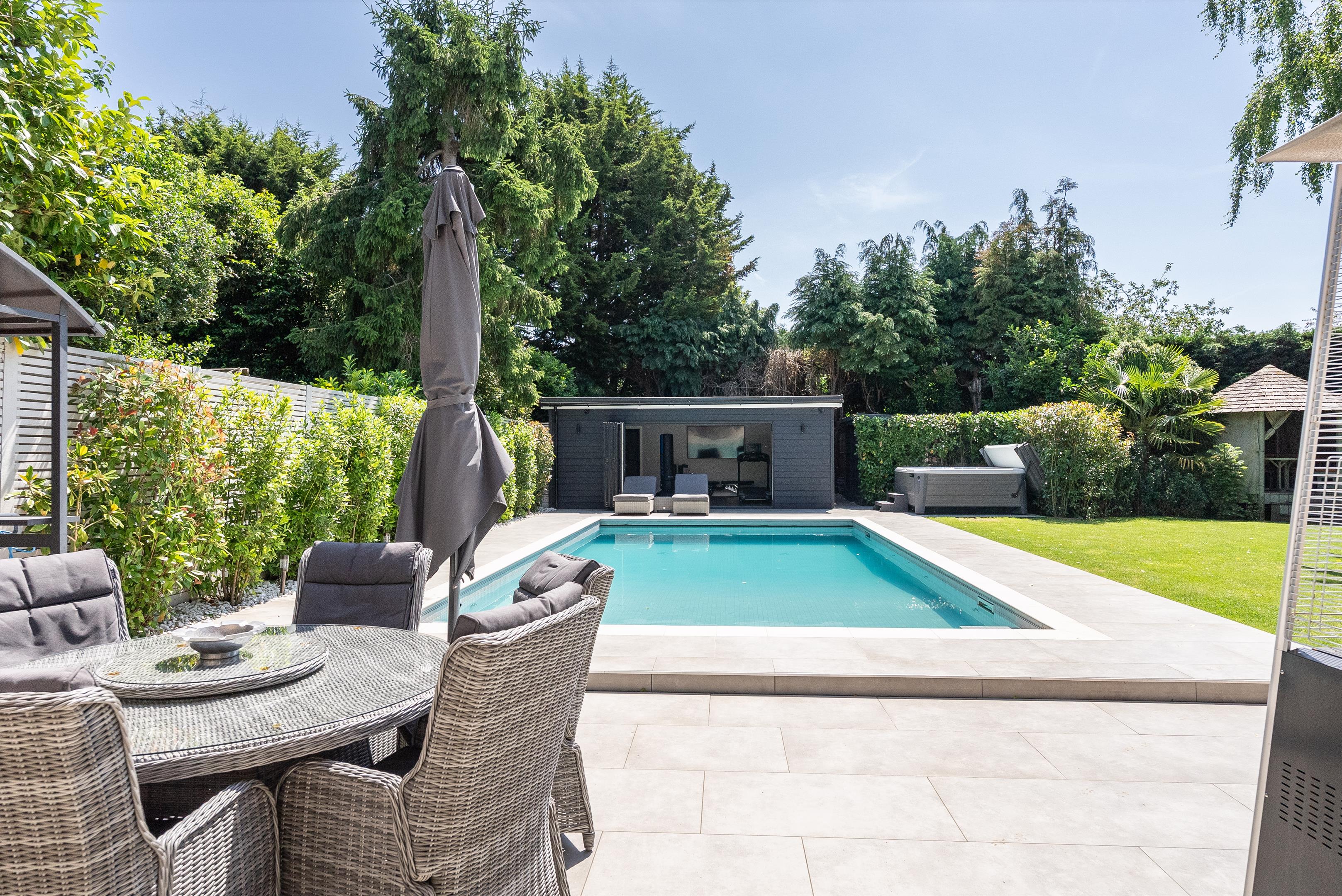 Knowle Park, Cobham, Surrey KT11