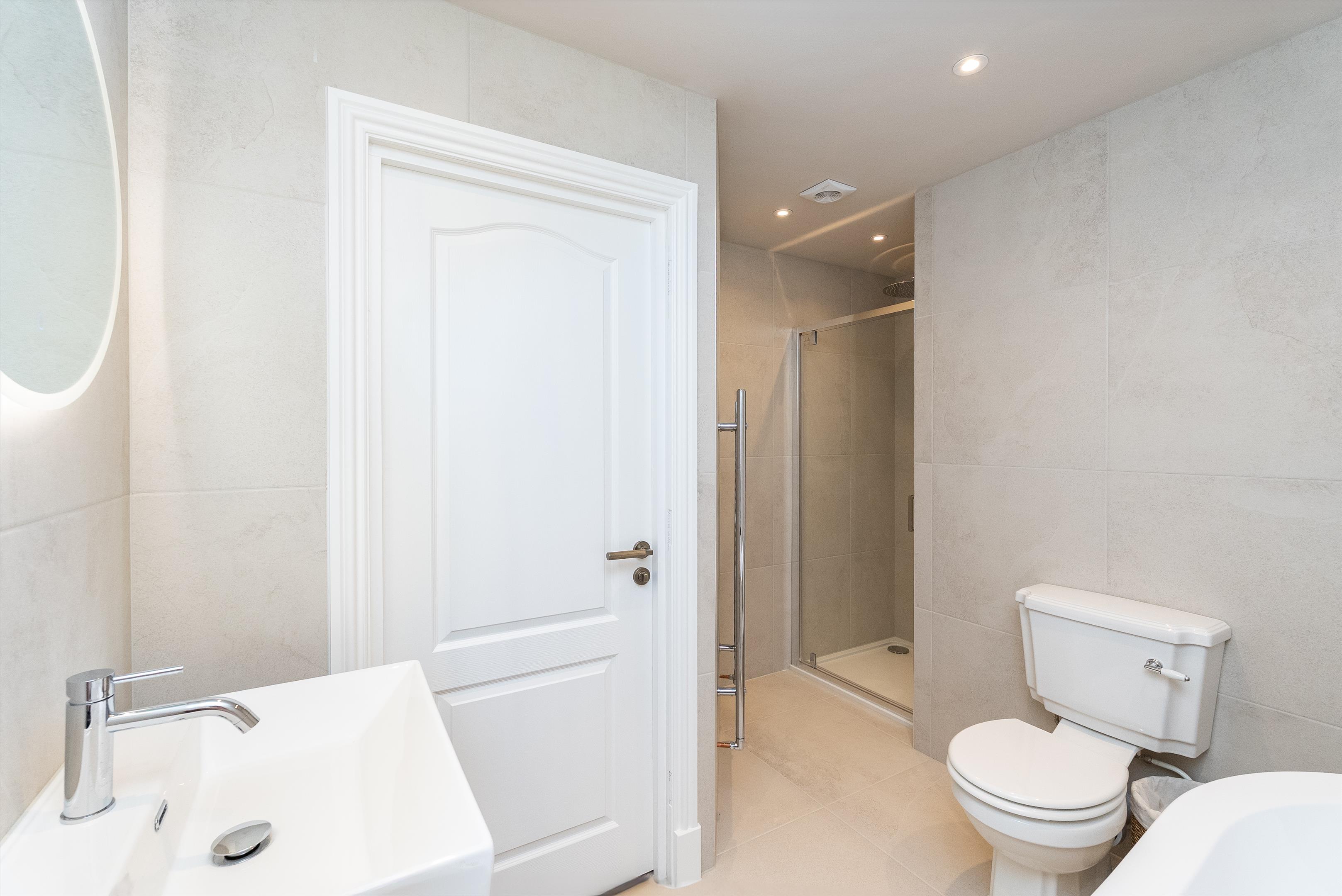 Chalk Lane, East Horsley, Leatherhead, Surrey KT24