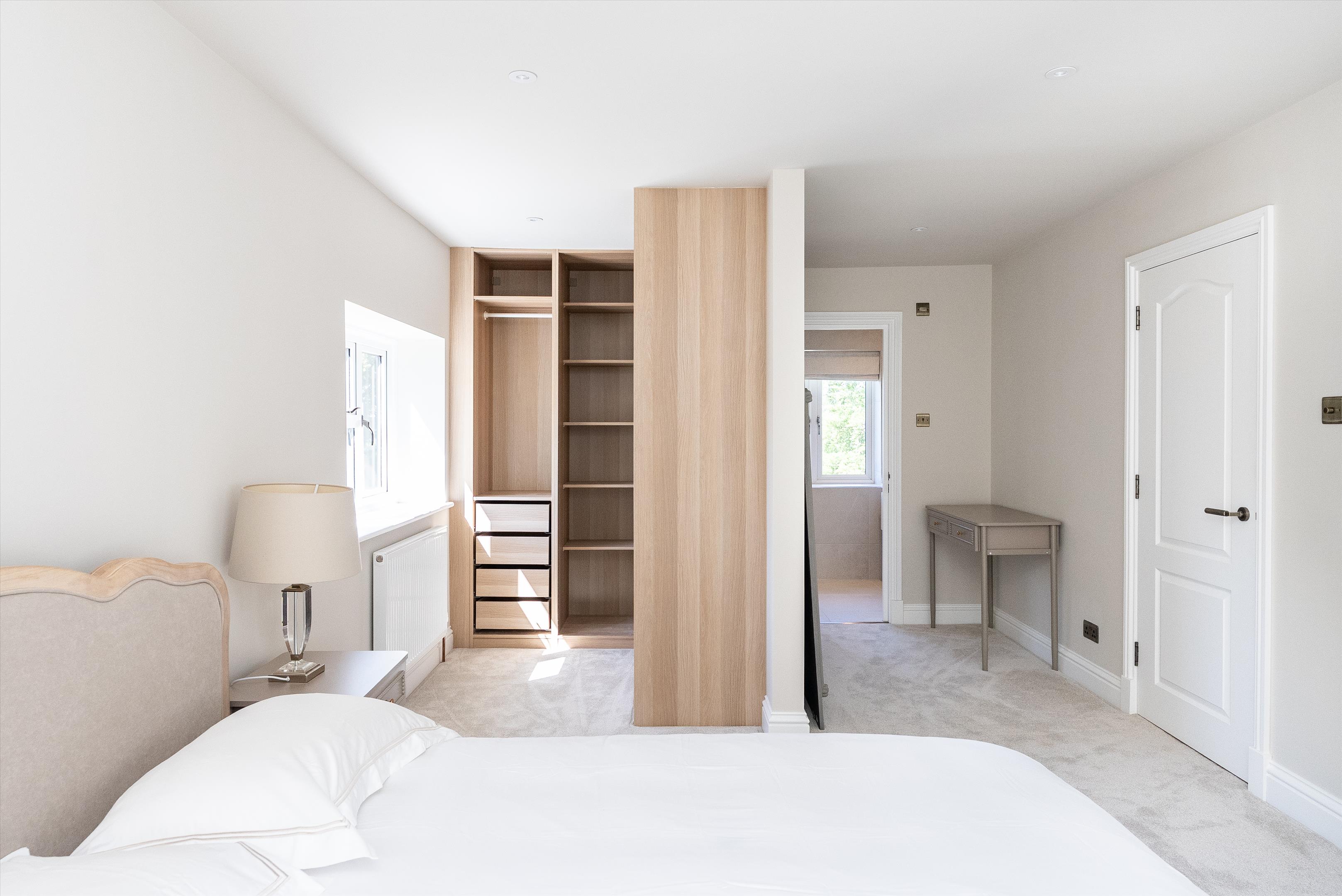 Chalk Lane, East Horsley, Leatherhead, Surrey KT24