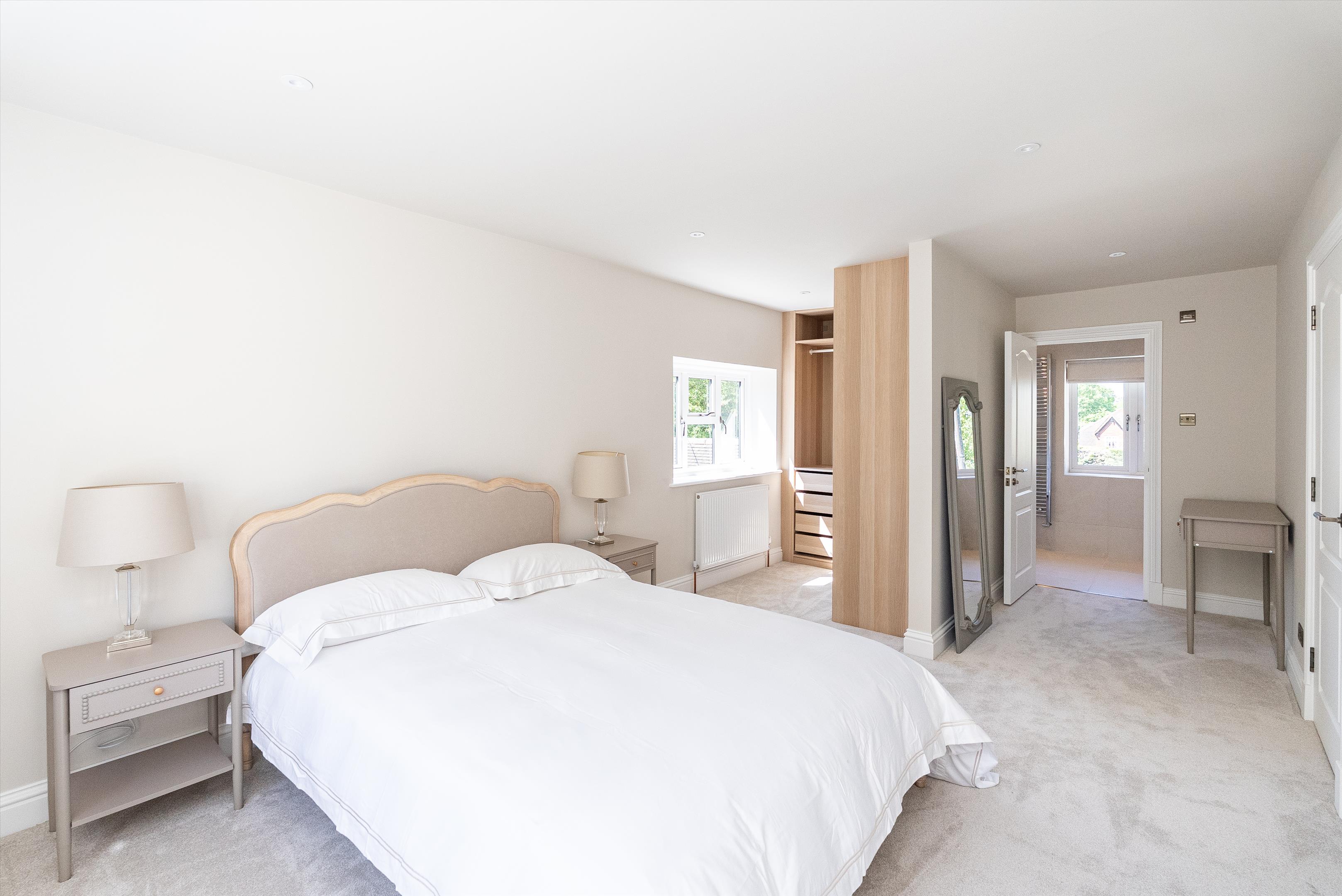 Chalk Lane, East Horsley, Leatherhead, Surrey KT24