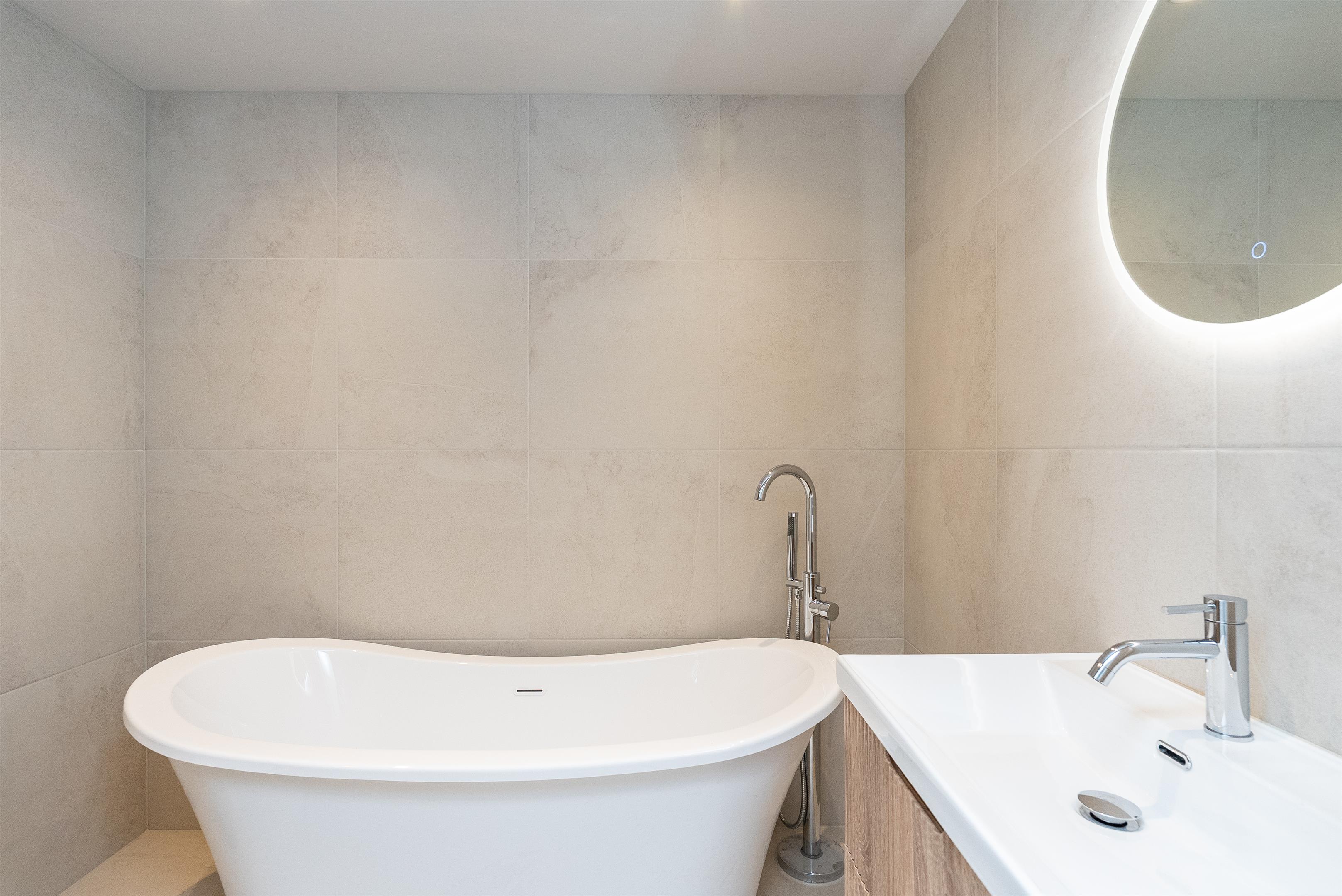Chalk Lane, East Horsley, Leatherhead, Surrey KT24