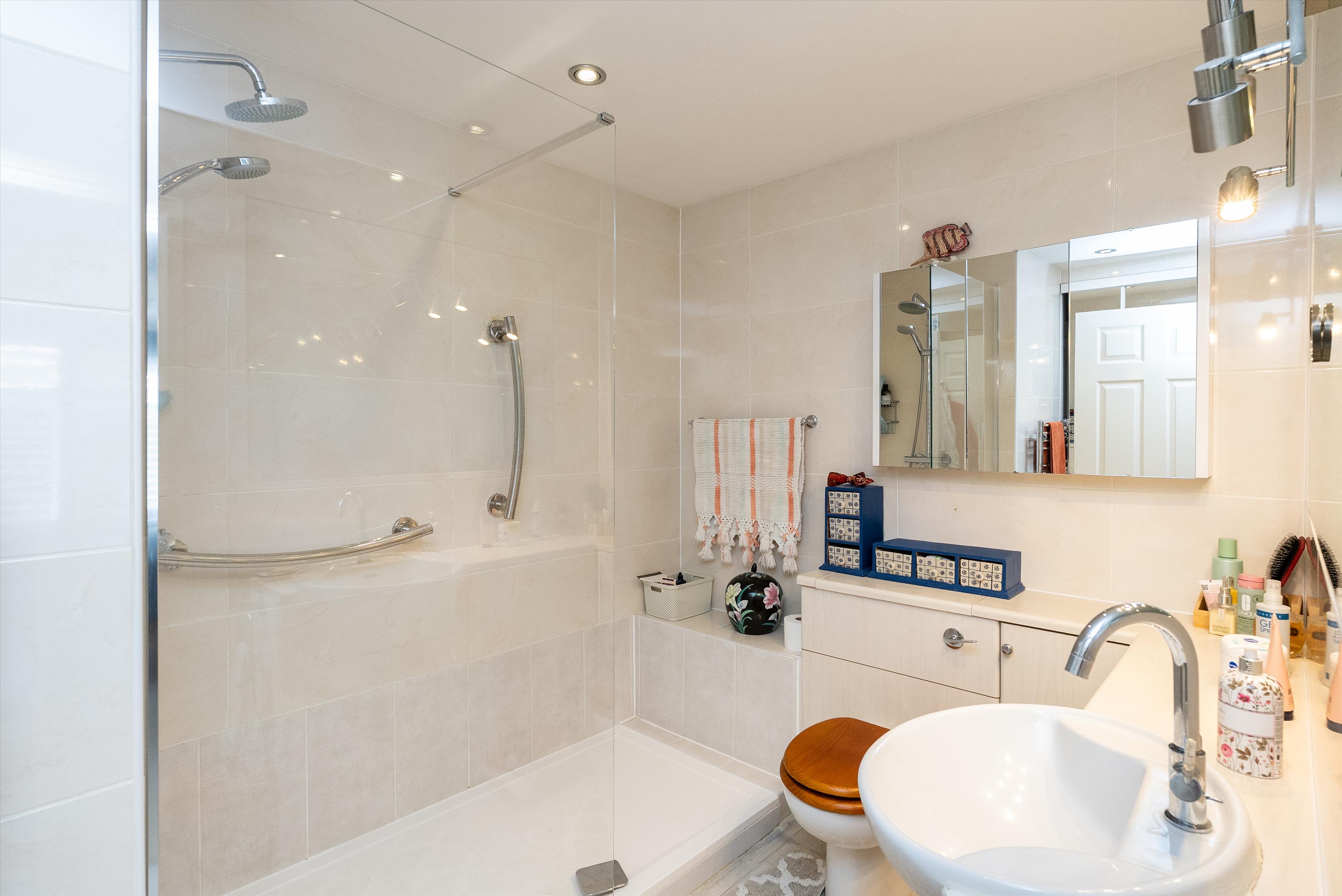Earleswood, Cobham, Surrey KT11