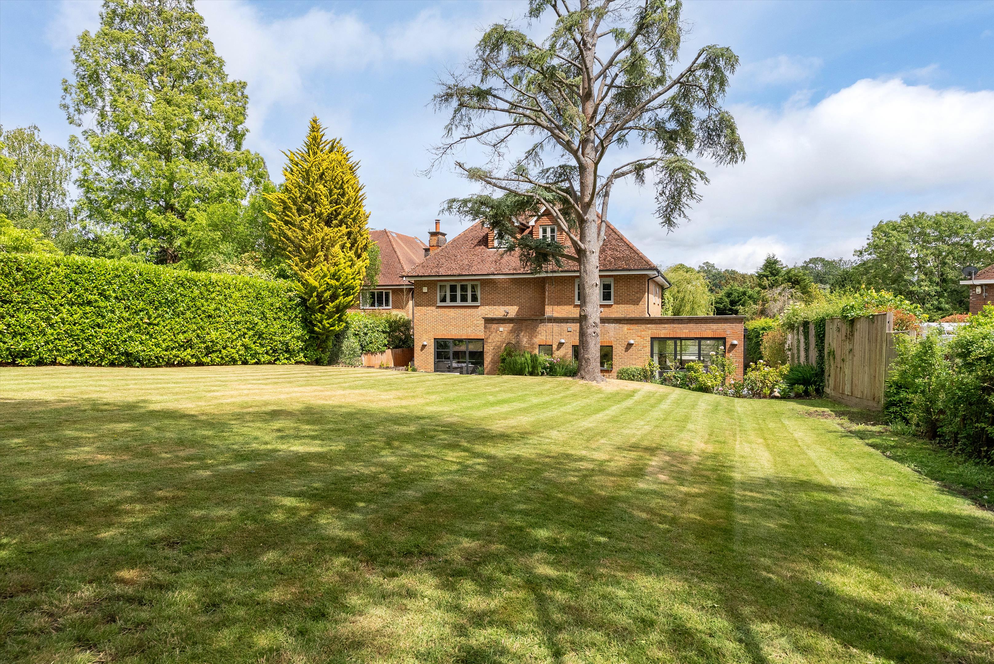 Leatherhead Road, Oxshott, Leatherhead, Surrey KT22