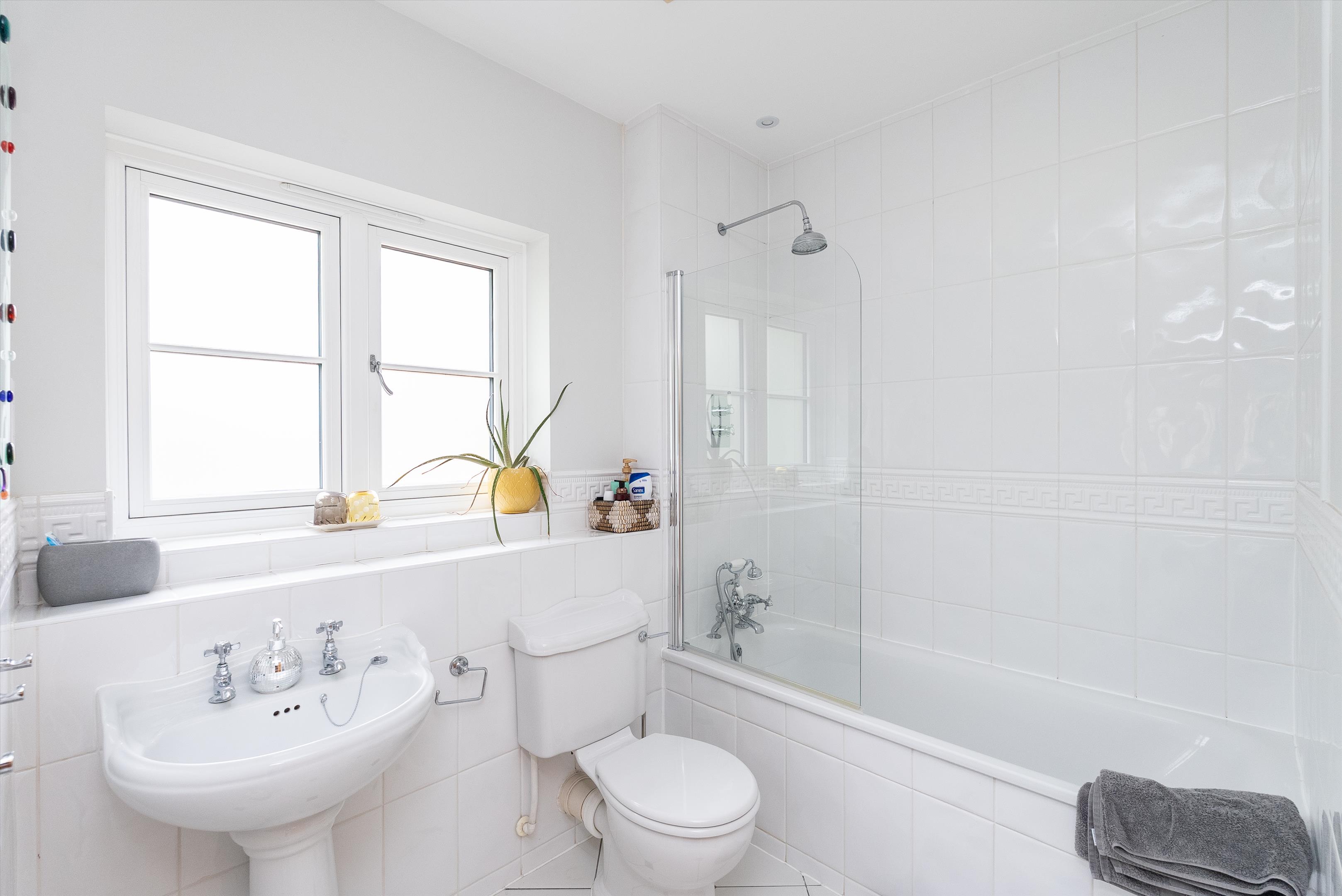 Leatherhead Road, Oxshott, Leatherhead, Surrey KT22