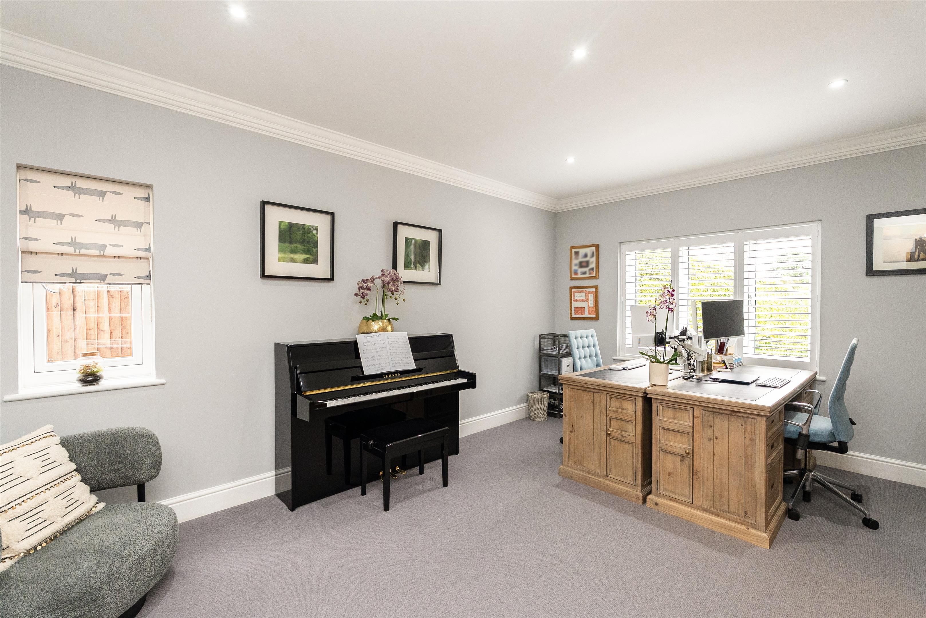 Leatherhead Road, Oxshott, Leatherhead, Surrey KT22