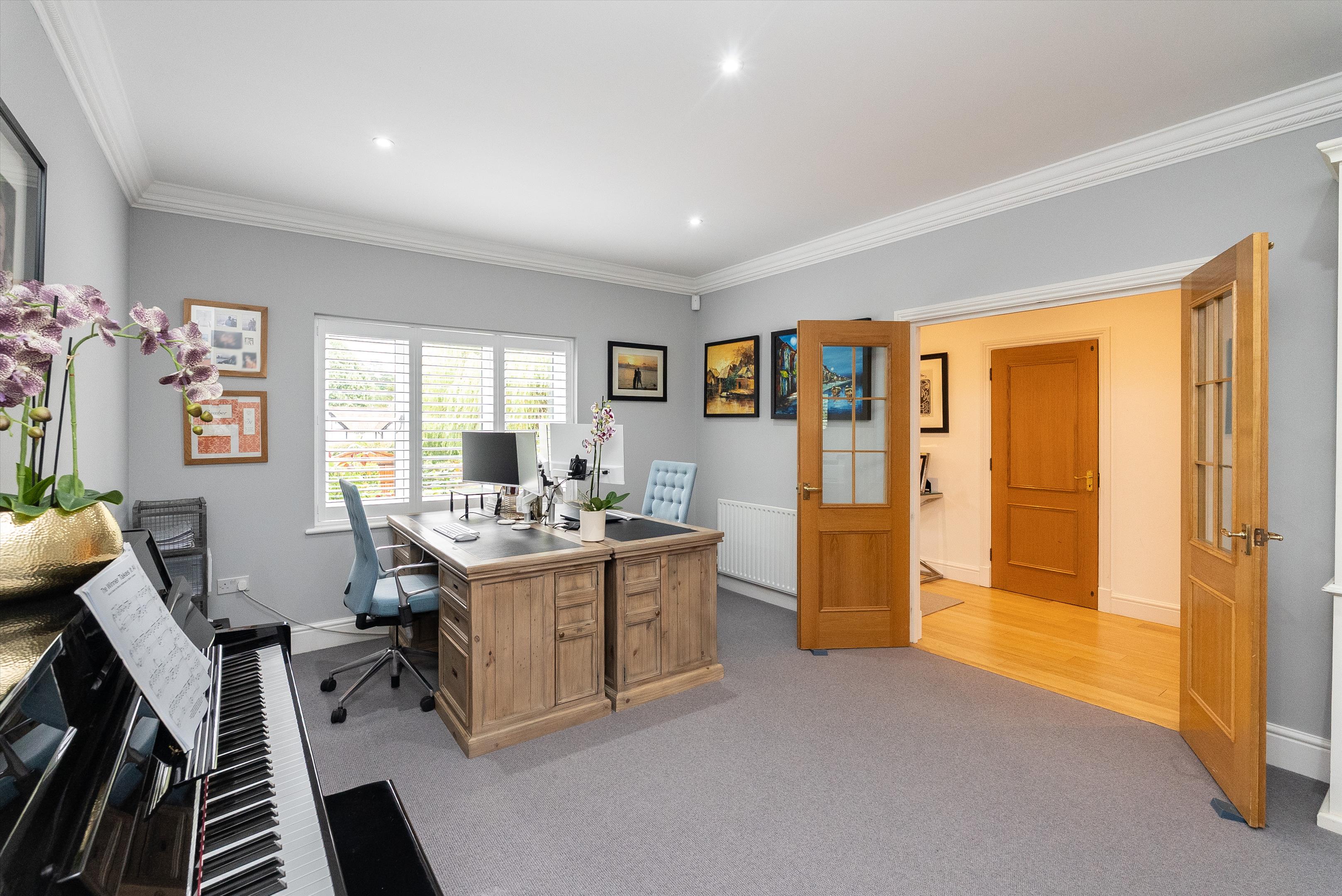 Leatherhead Road, Oxshott, Leatherhead, Surrey KT22