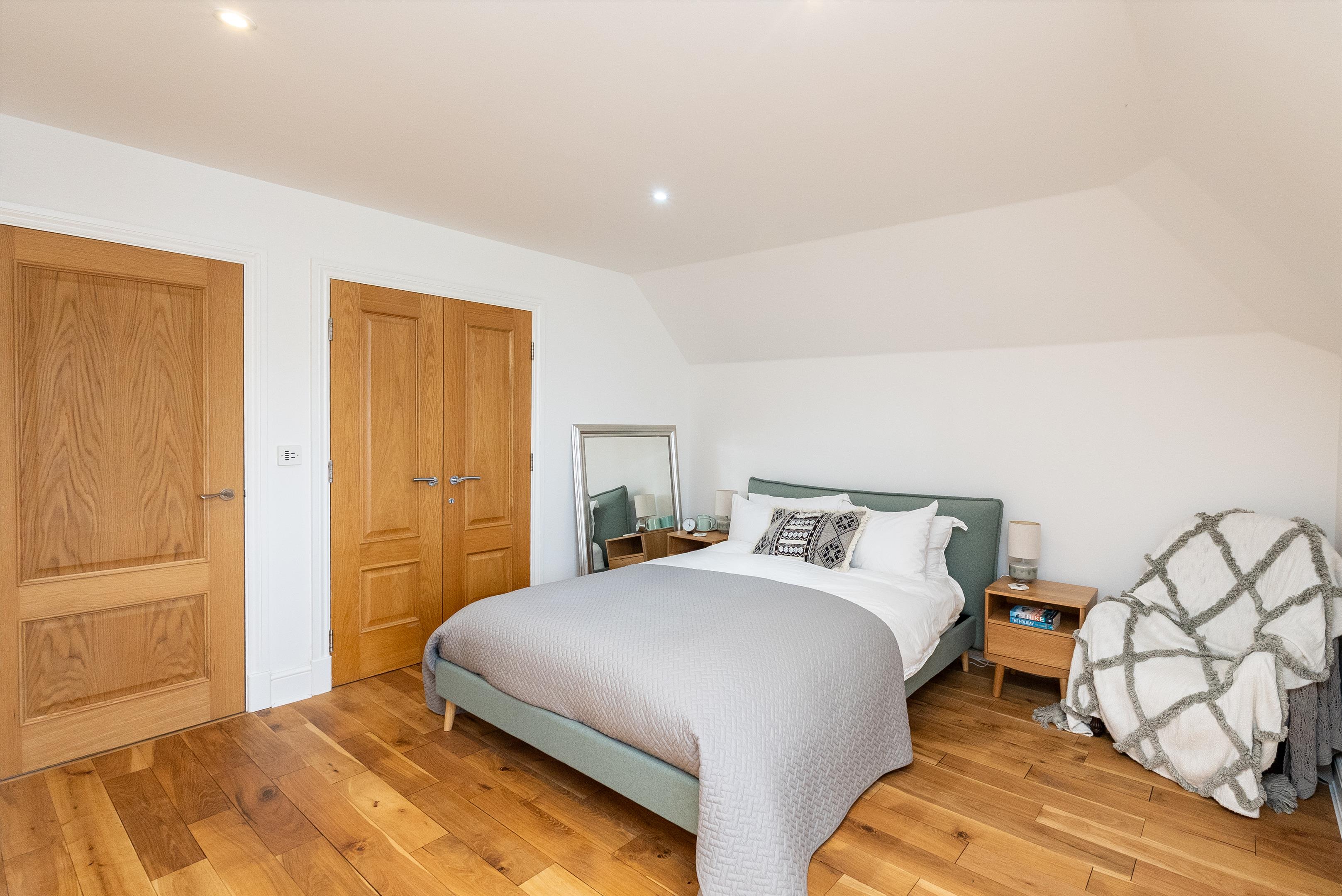 Leatherhead Road, Oxshott, Leatherhead, Surrey KT22