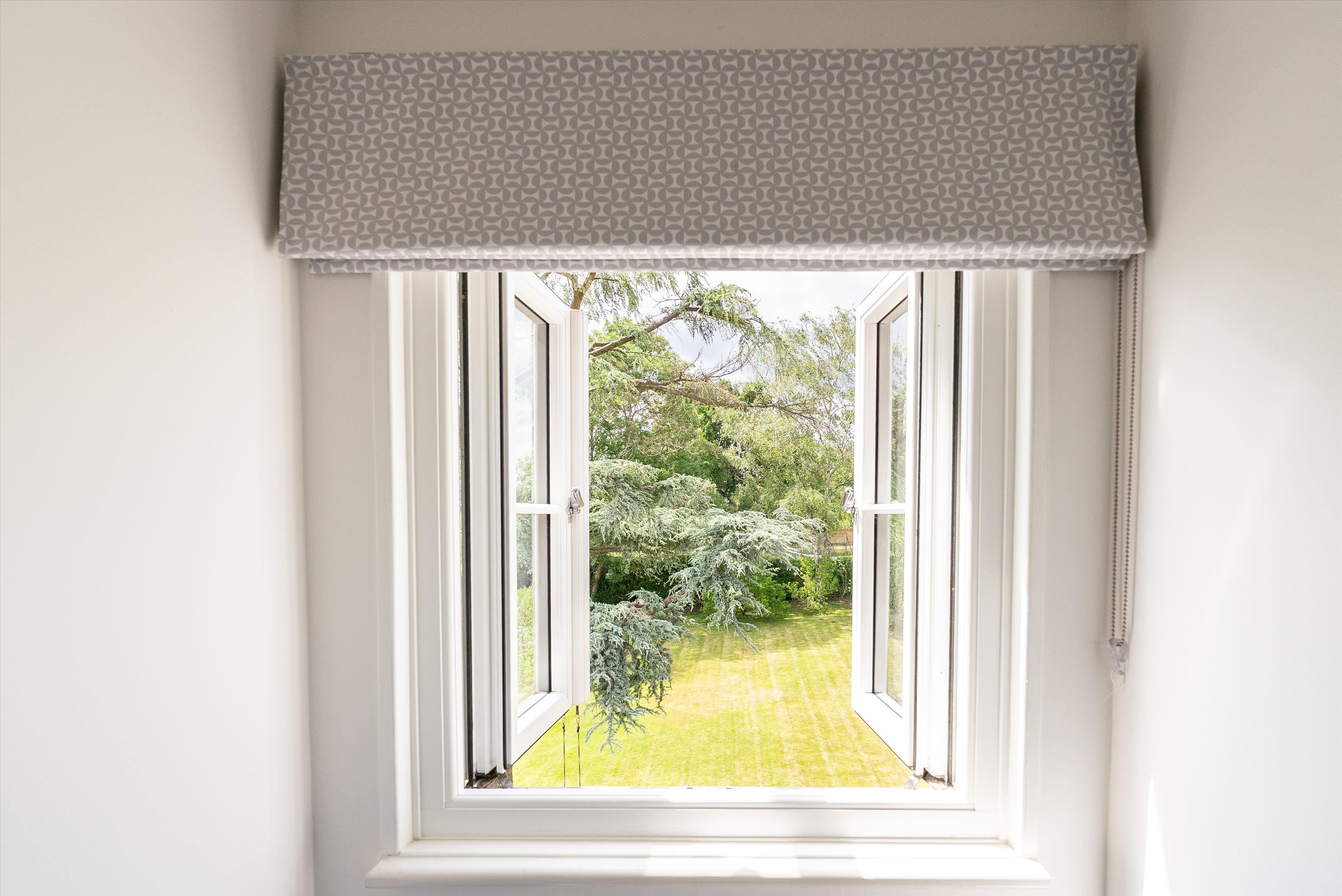 Leatherhead Road, Oxshott, Leatherhead, Surrey KT22