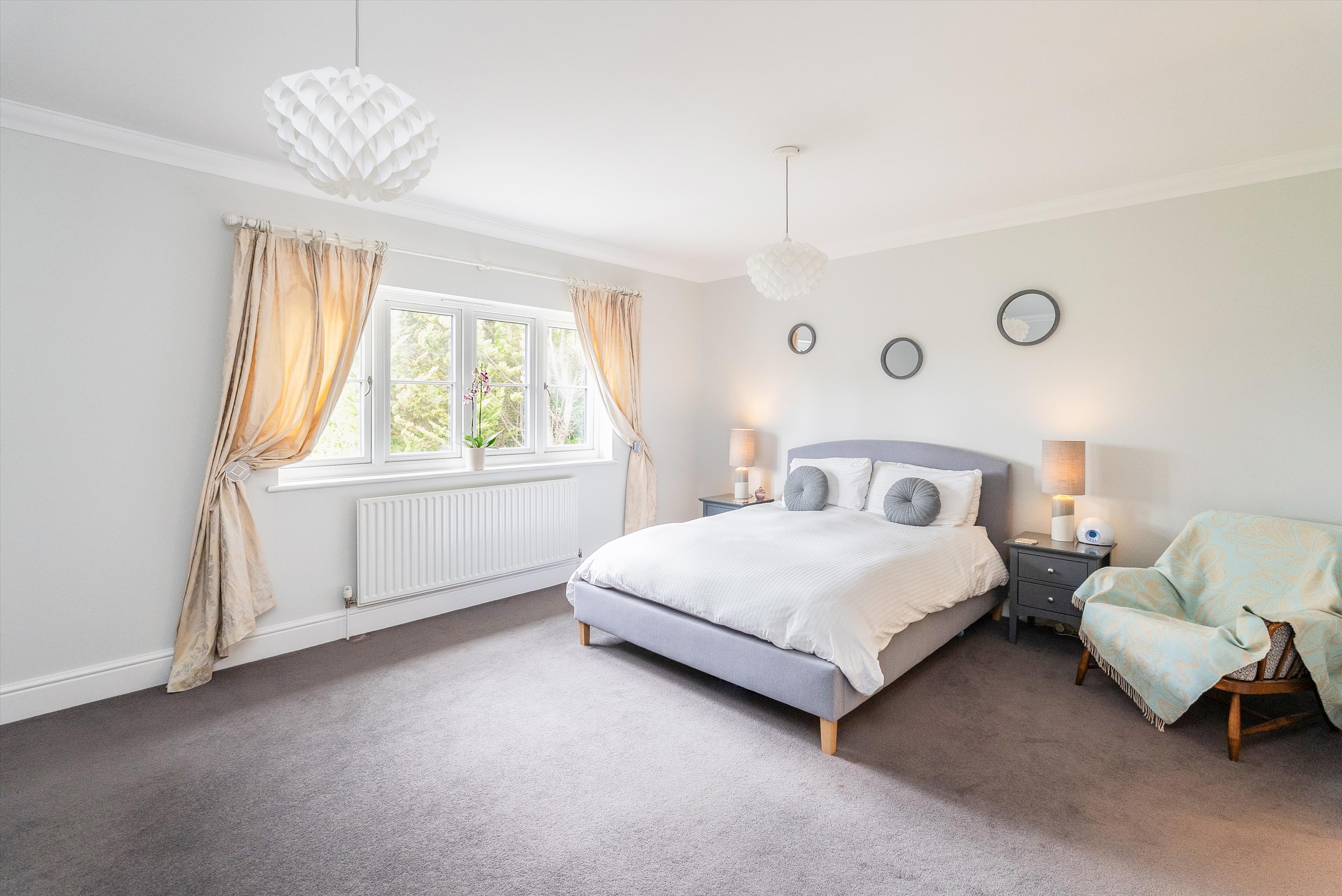 Leatherhead Road, Oxshott, Leatherhead, Surrey KT22