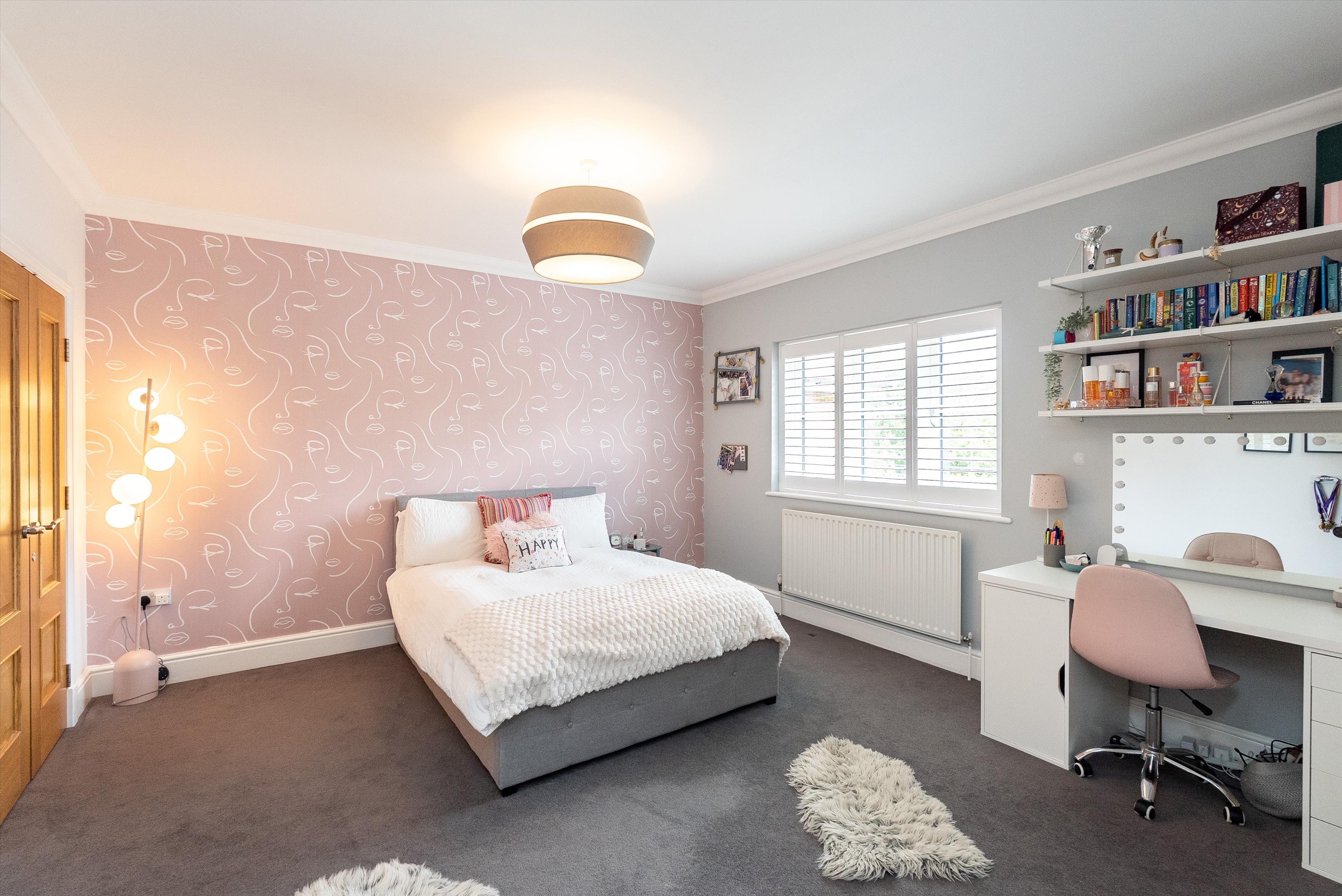 Leatherhead Road, Oxshott, Leatherhead, Surrey KT22