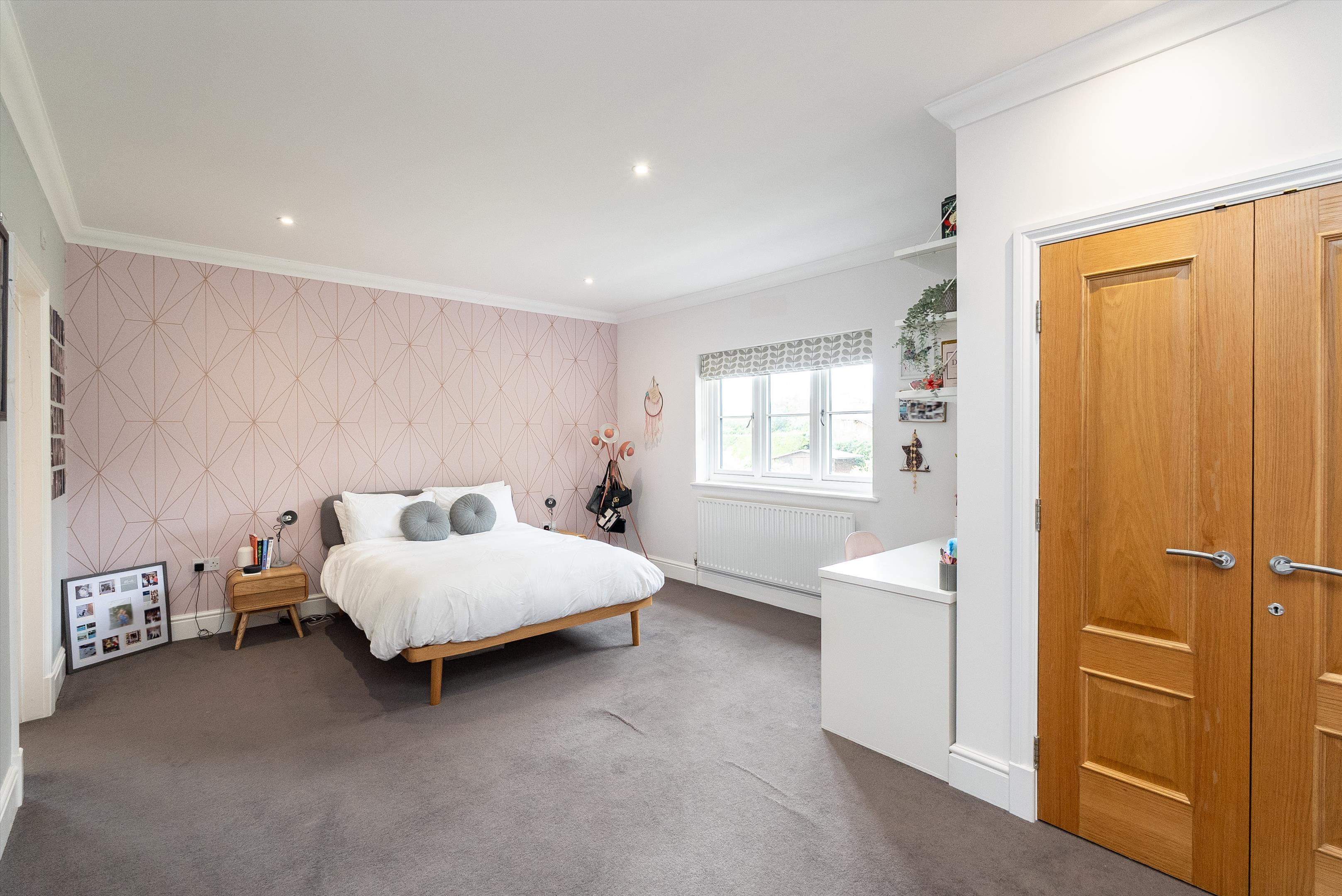 Leatherhead Road, Oxshott, Leatherhead, Surrey KT22