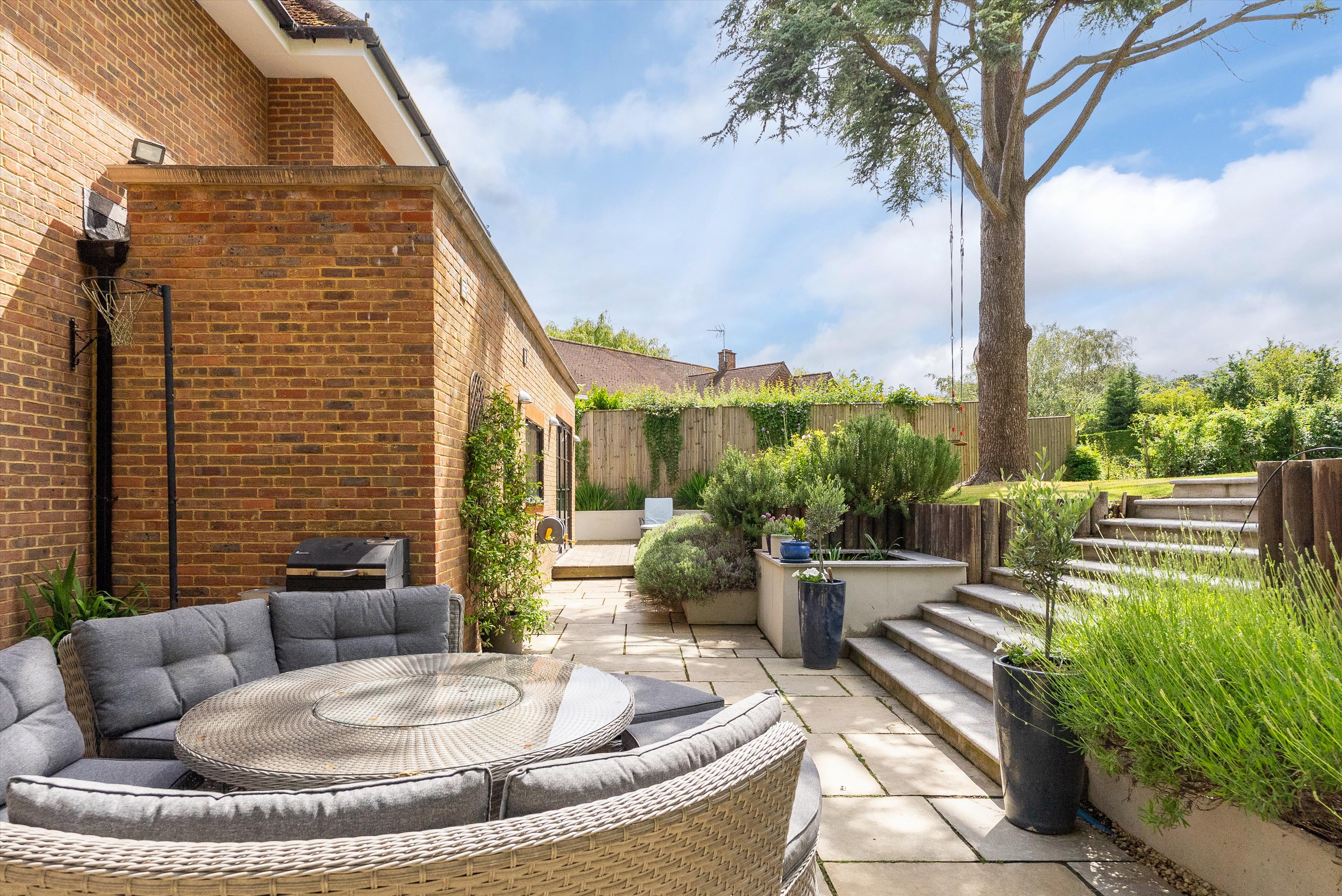 Leatherhead Road, Oxshott, Leatherhead, Surrey KT22