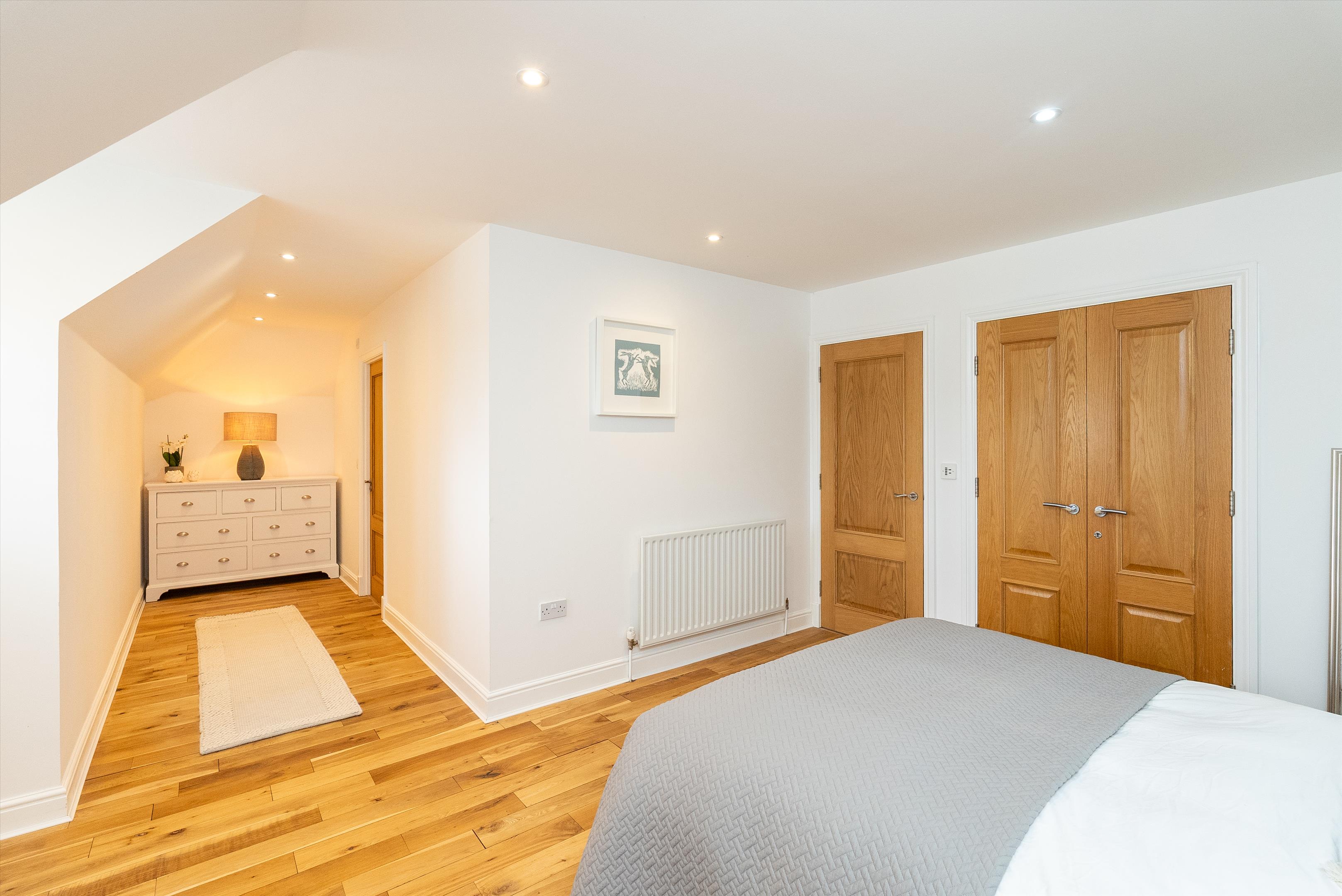 Leatherhead Road, Oxshott, Leatherhead, Surrey KT22