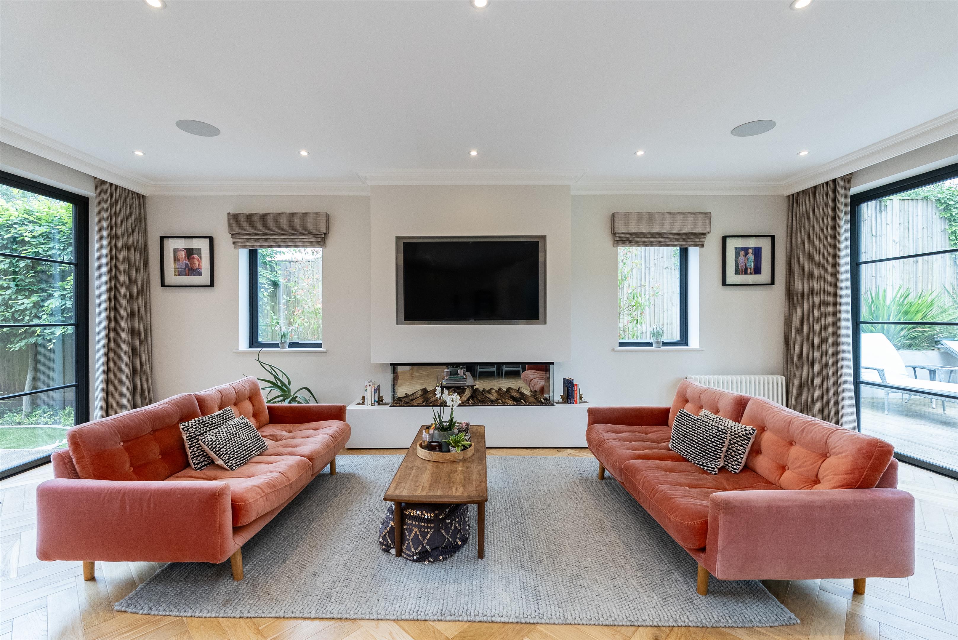 Leatherhead Road, Oxshott, Leatherhead, Surrey KT22