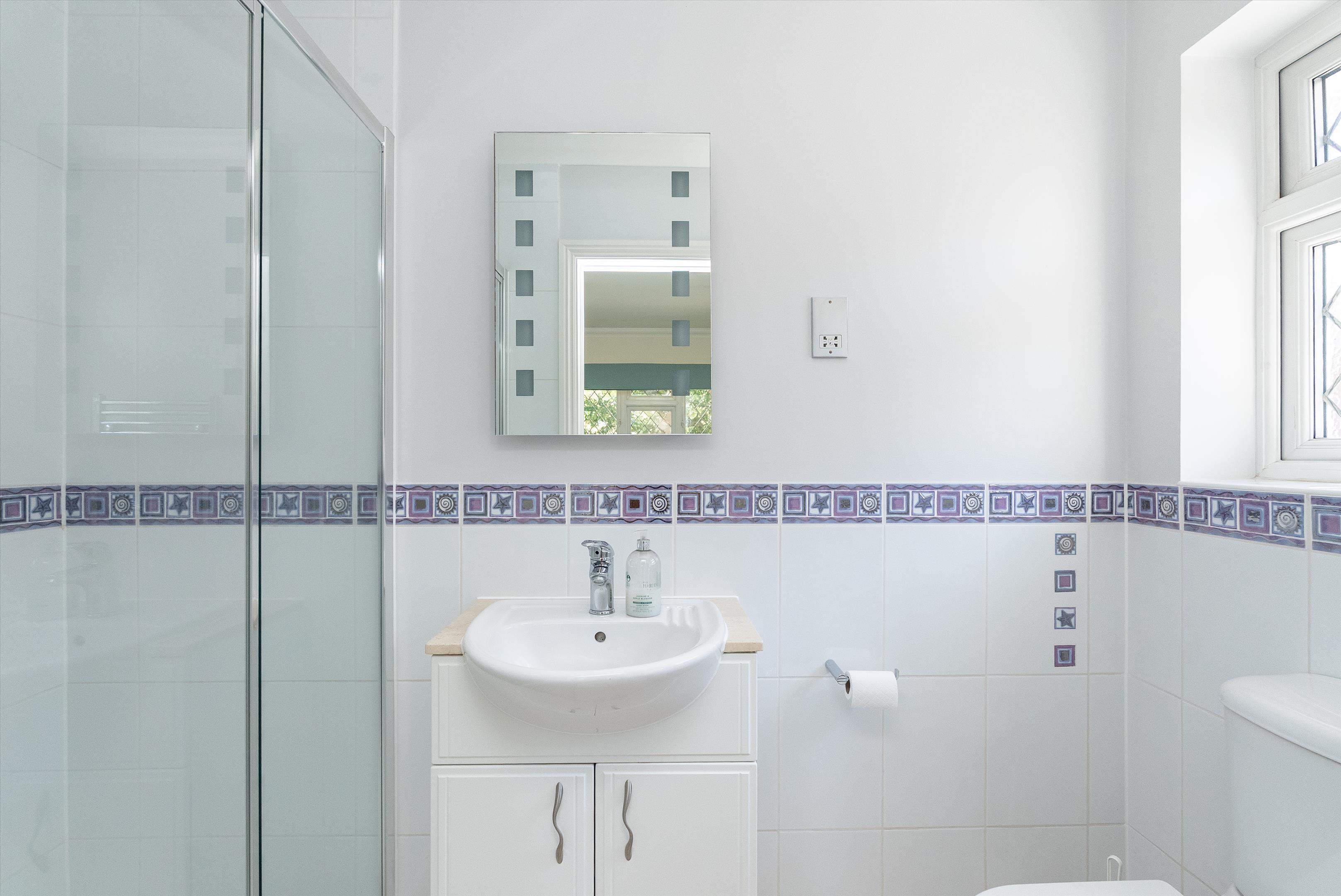 Heath Ridge Green, Cobham, Surrey KT11