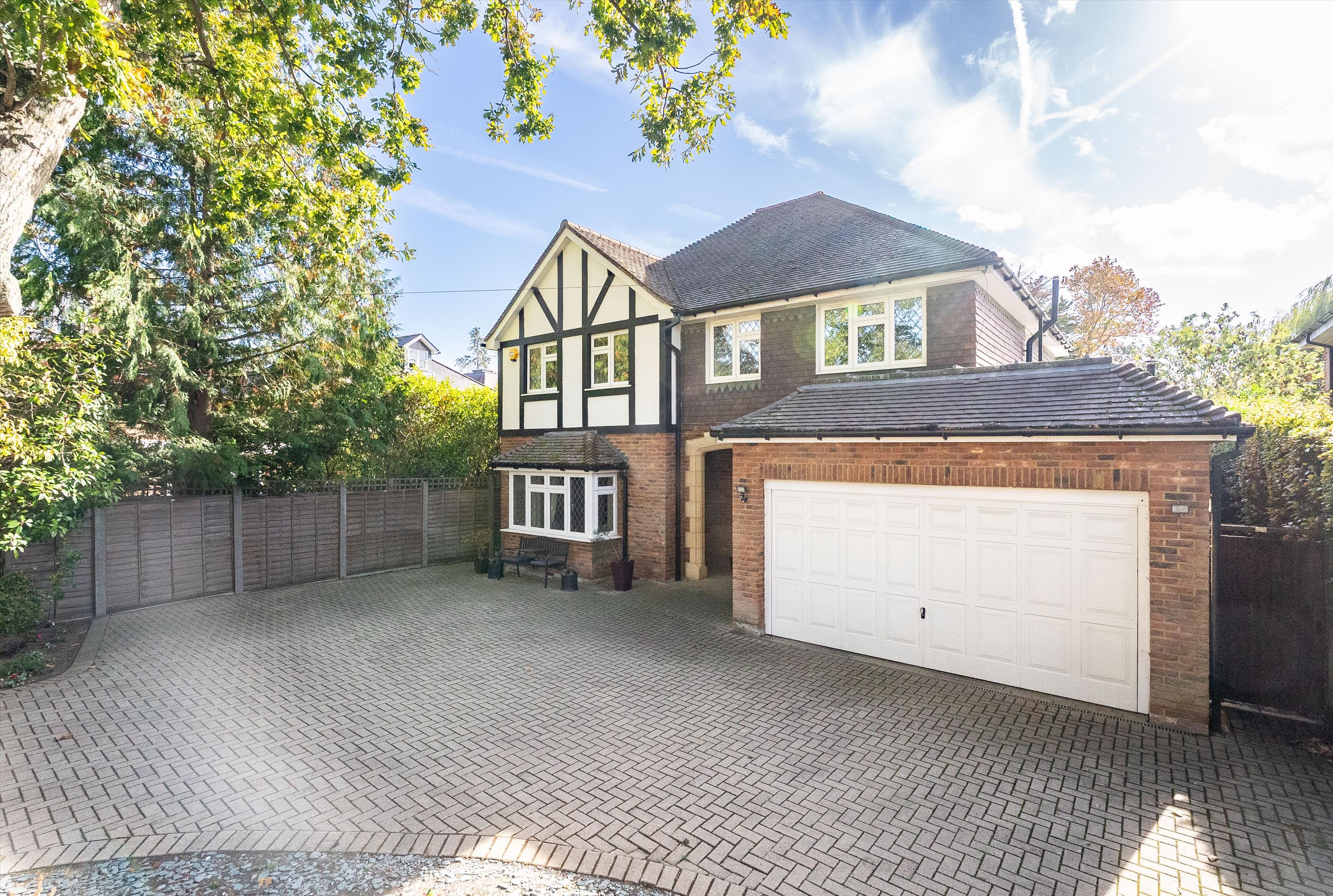 Heath Ridge Green, Cobham, Surrey KT11