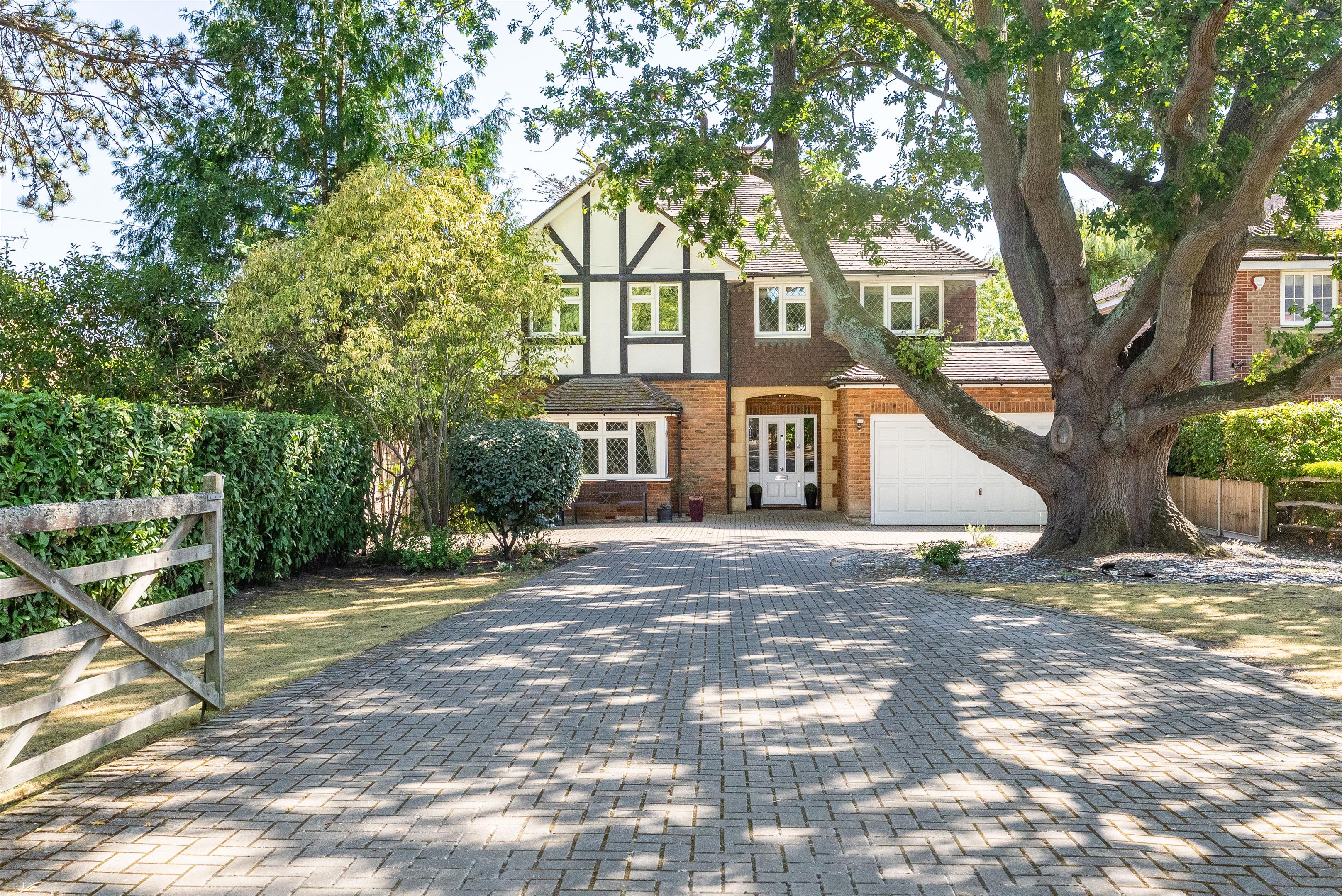 Heath Ridge Green, Cobham, Surrey KT11