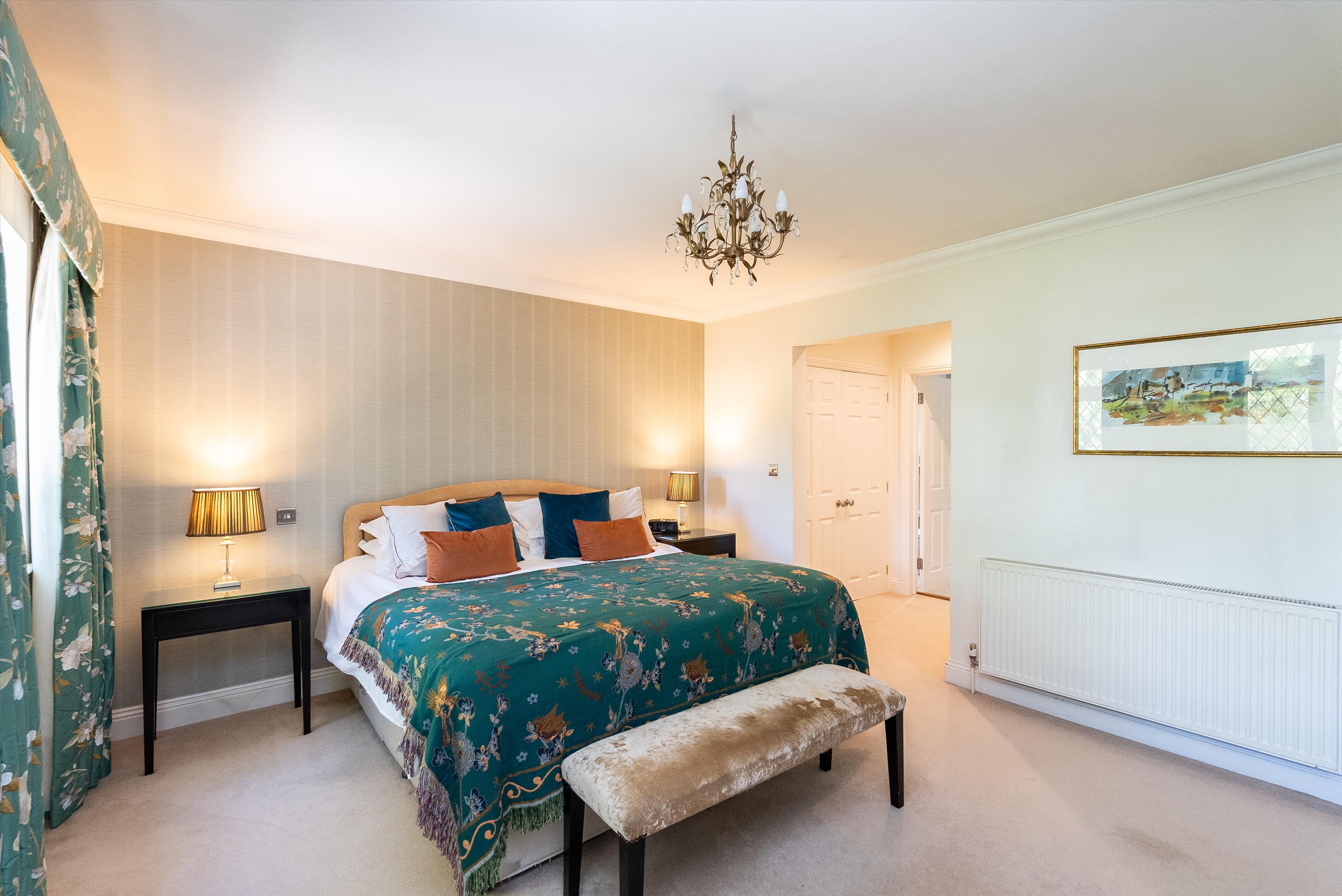 Heath Ridge Green, Cobham, Surrey KT11