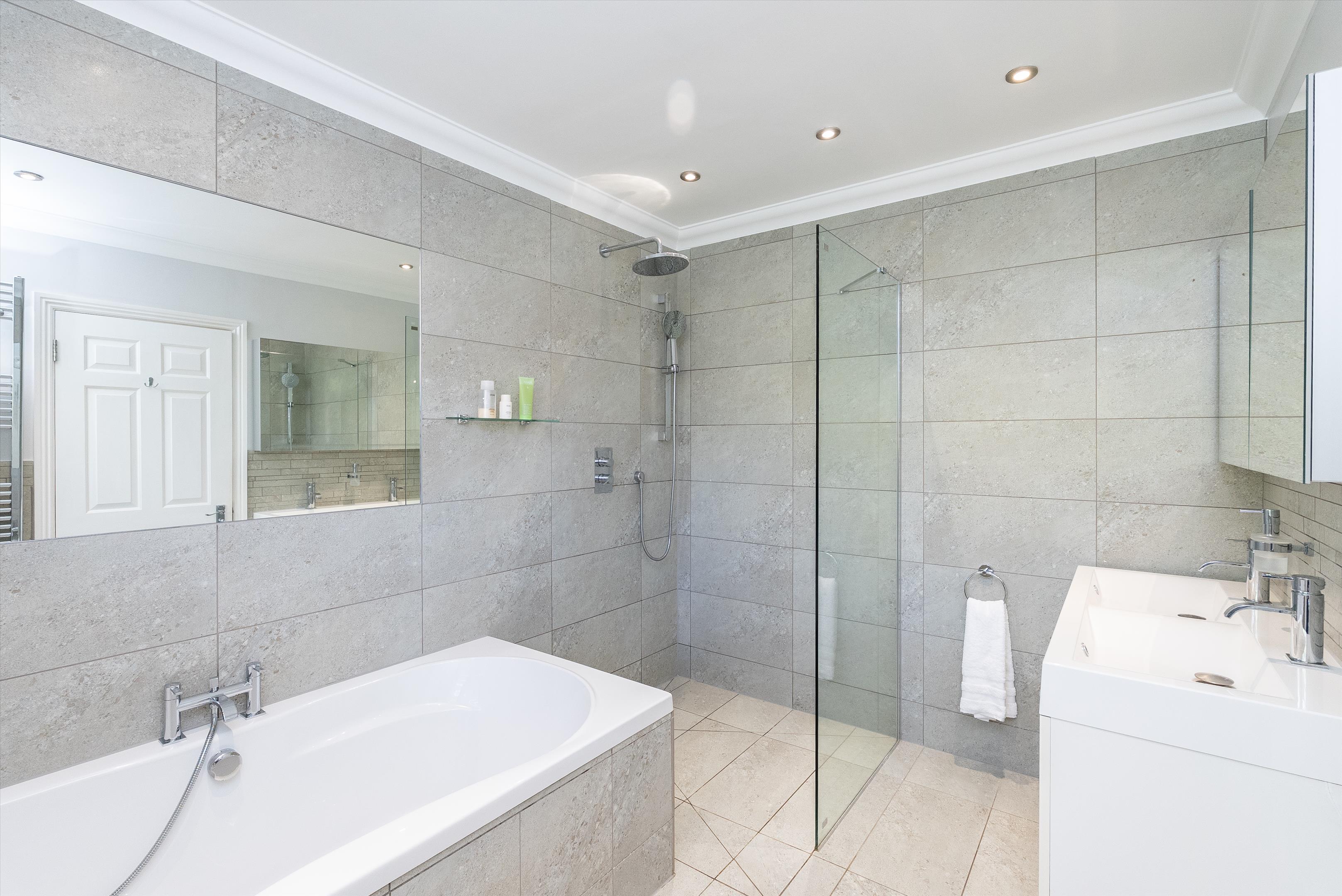 Heath Ridge Green, Cobham, Surrey KT11