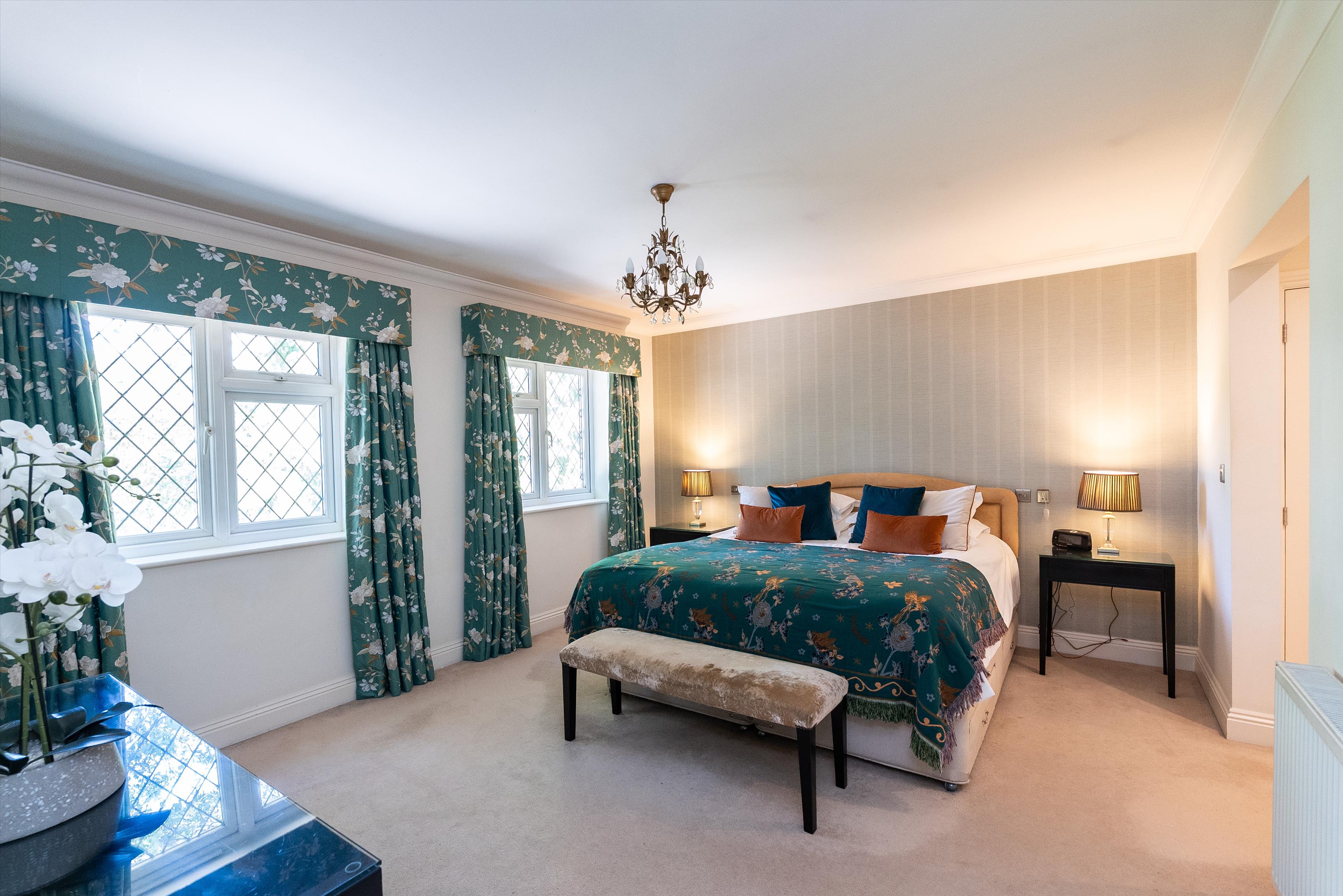 Heath Ridge Green, Cobham, Surrey KT11