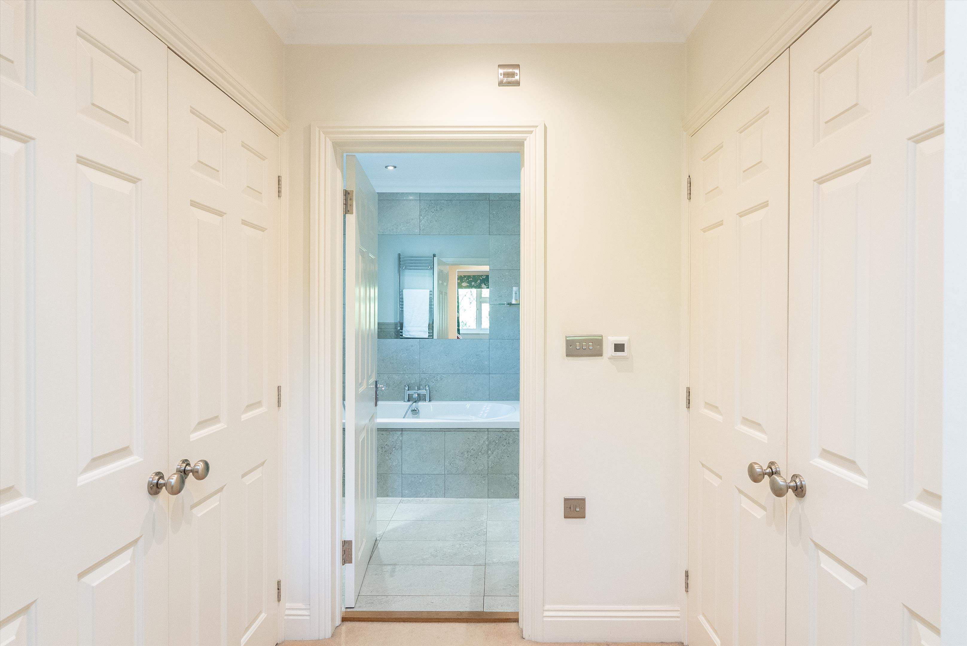 Heath Ridge Green, Cobham, Surrey KT11