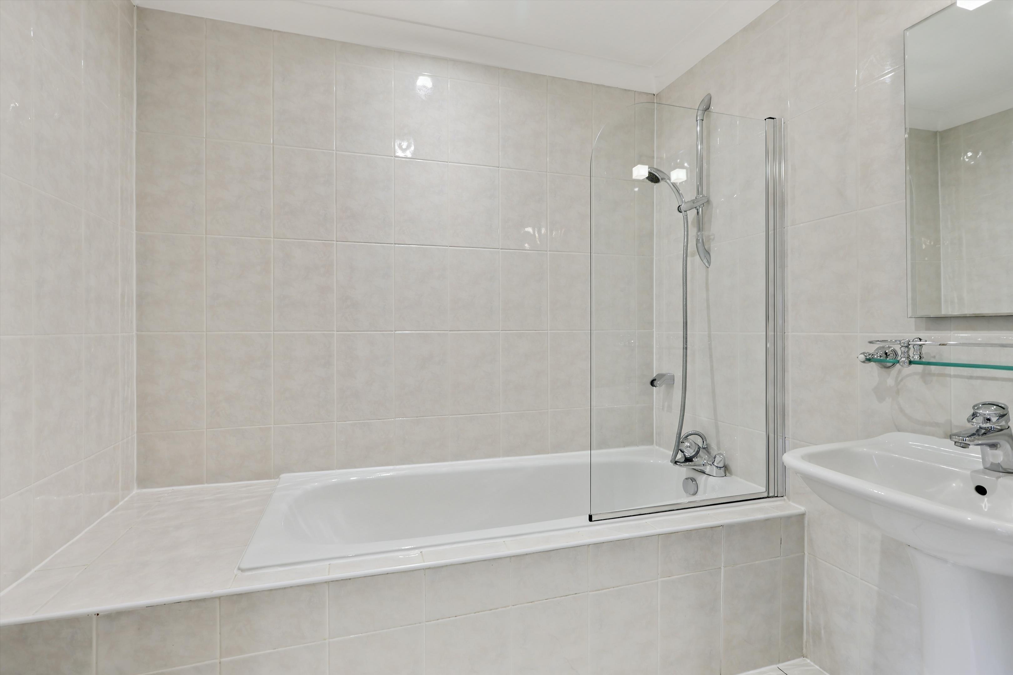 Fairfield Park, Cobham, Surrey, KT11
