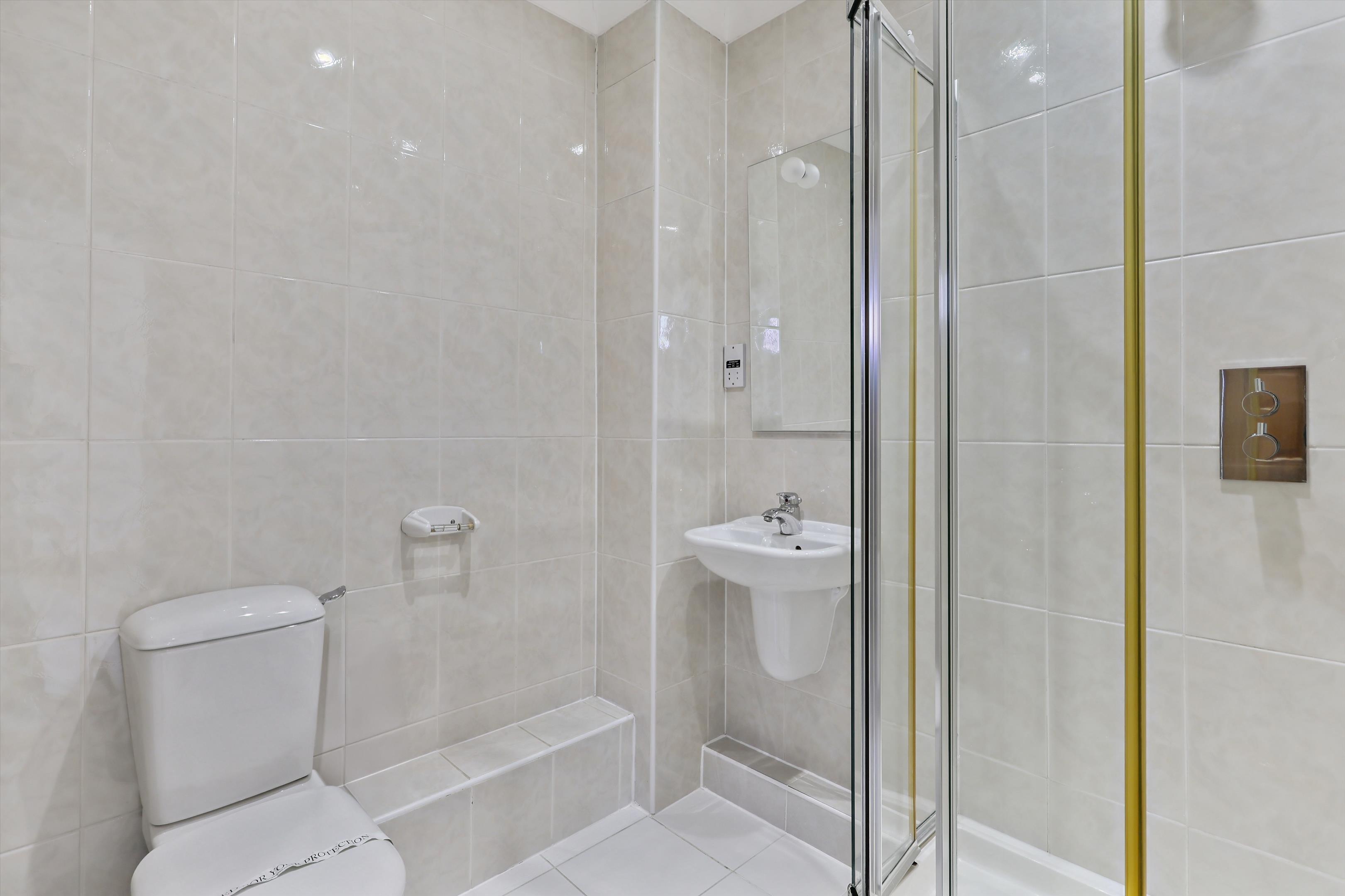 Fairfield Park, Cobham, Surrey, KT11