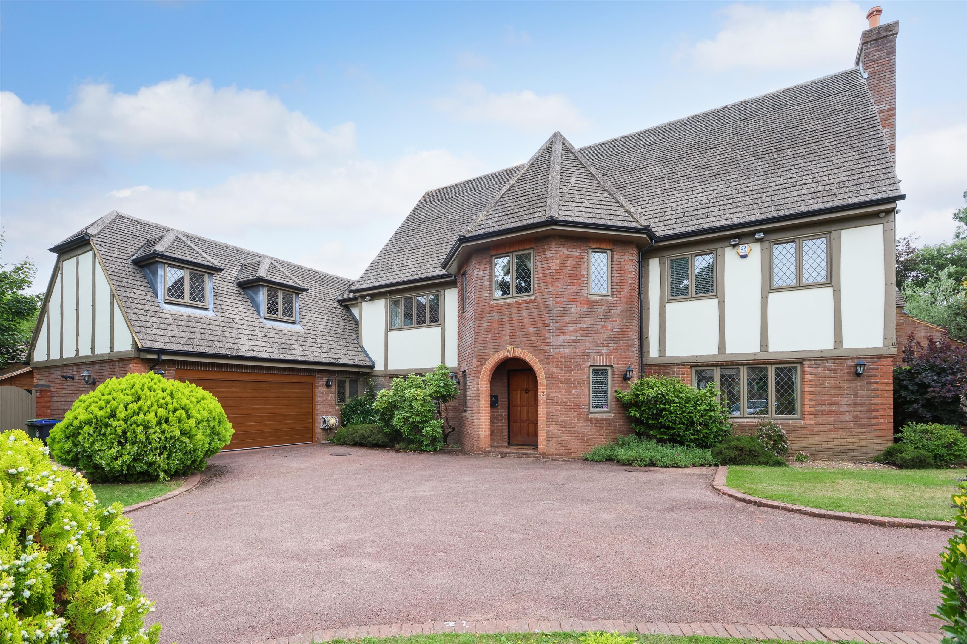 Fairfield Park, Cobham, Surrey, KT11
