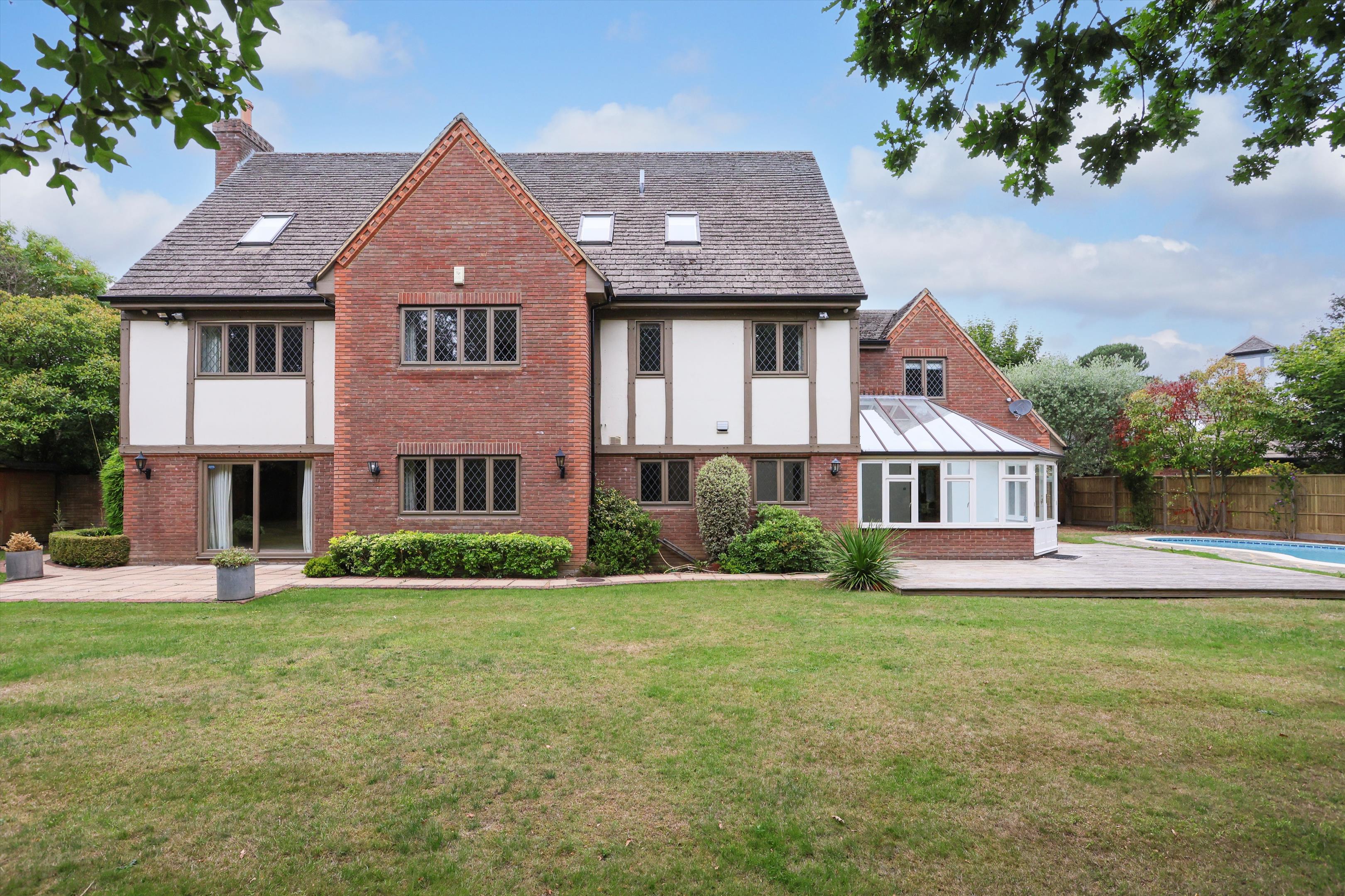 Fairfield Park, Cobham, Surrey, KT11