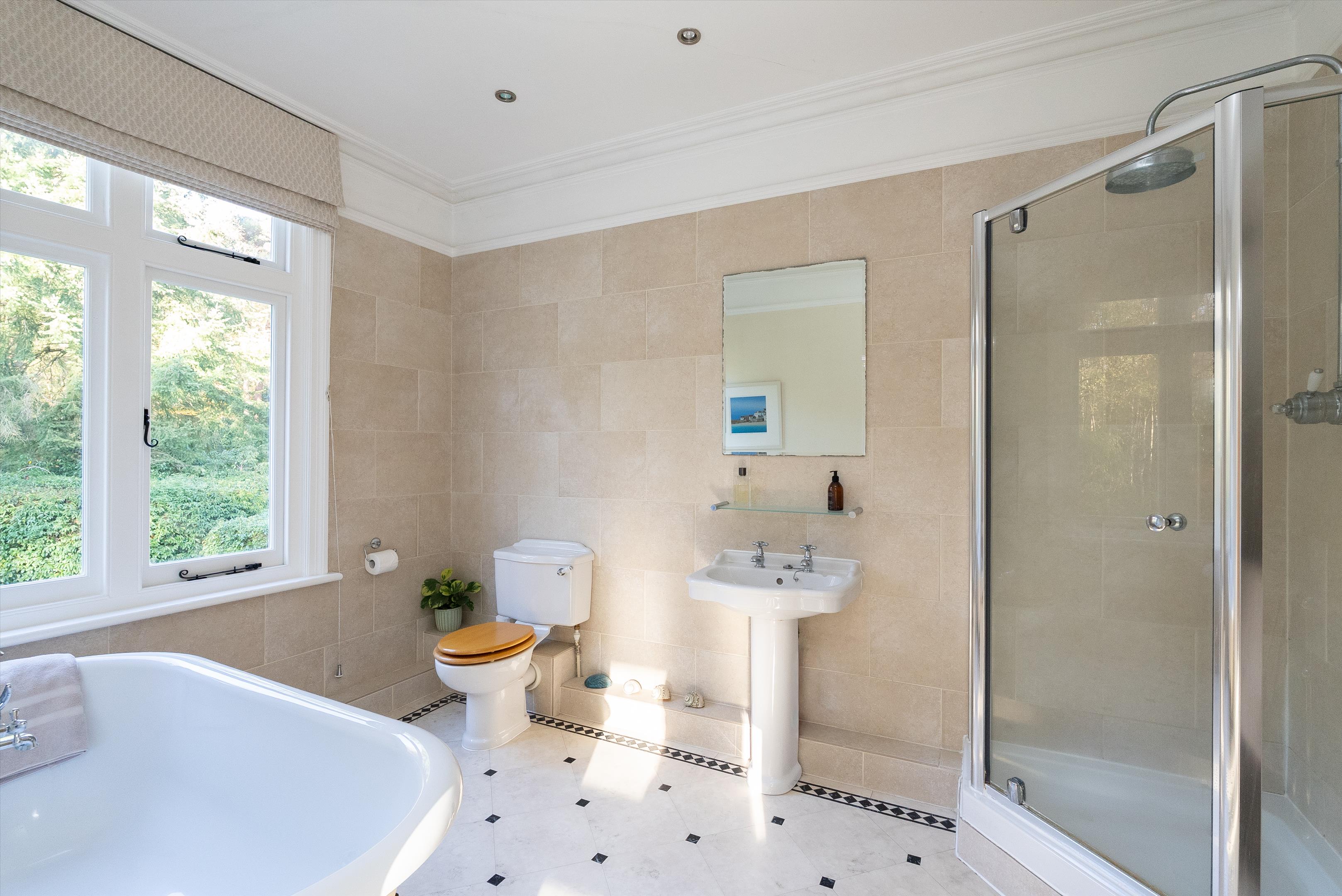 Lingwood, Byfleet Road, Cobham, KT11
