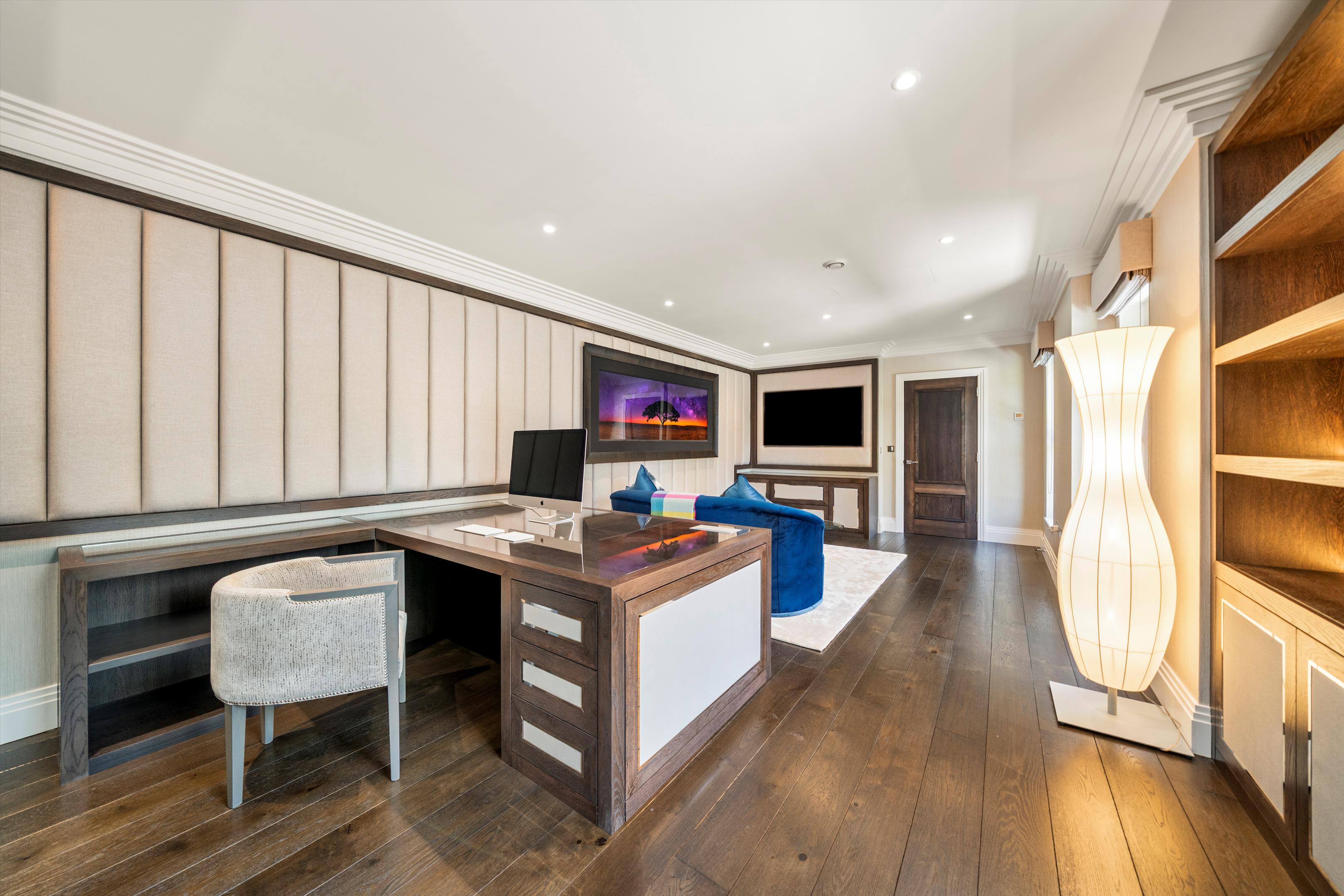 Eaton Park, Cobham, Surrey, KT11