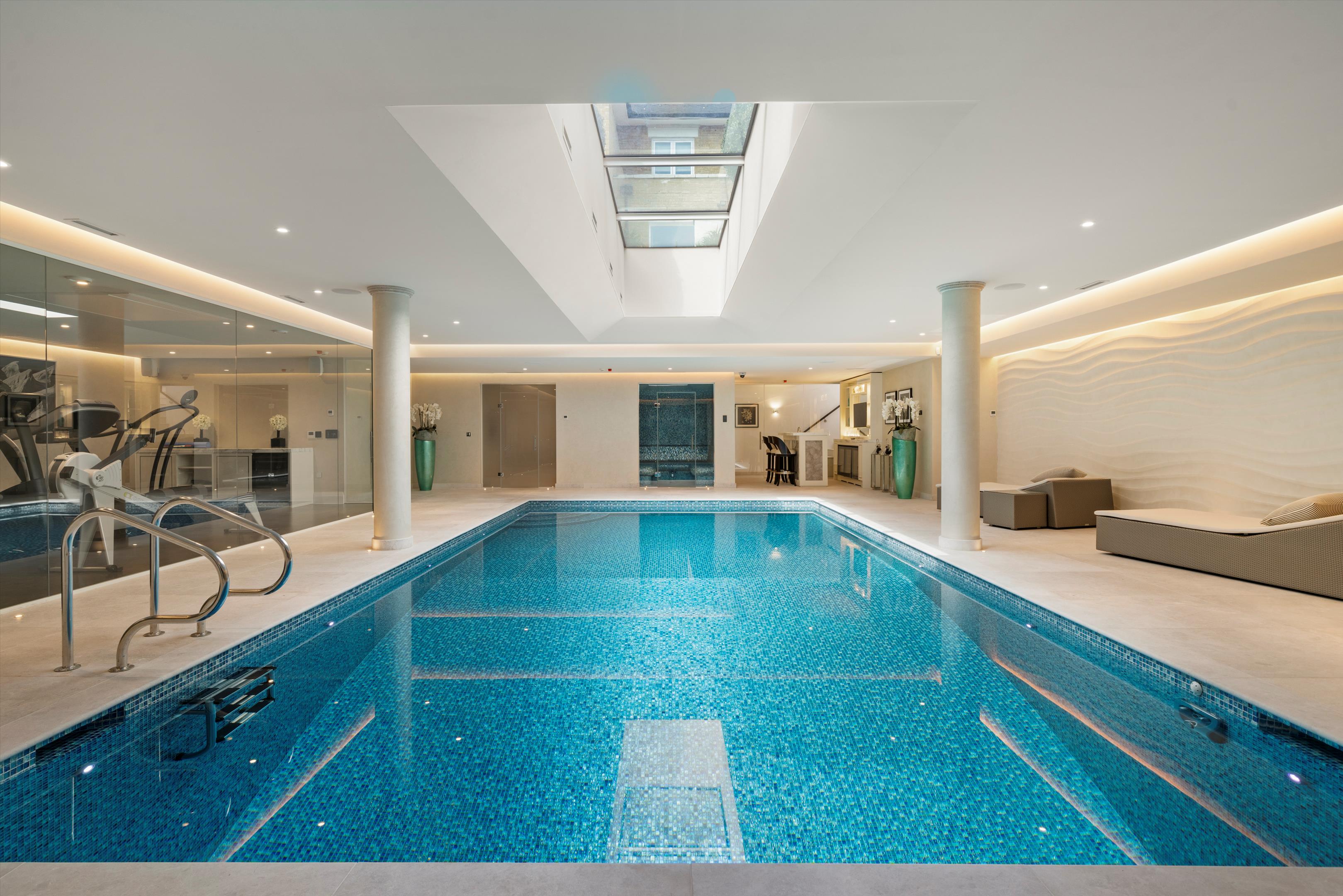 Eaton Park, Cobham, Surrey, KT11
