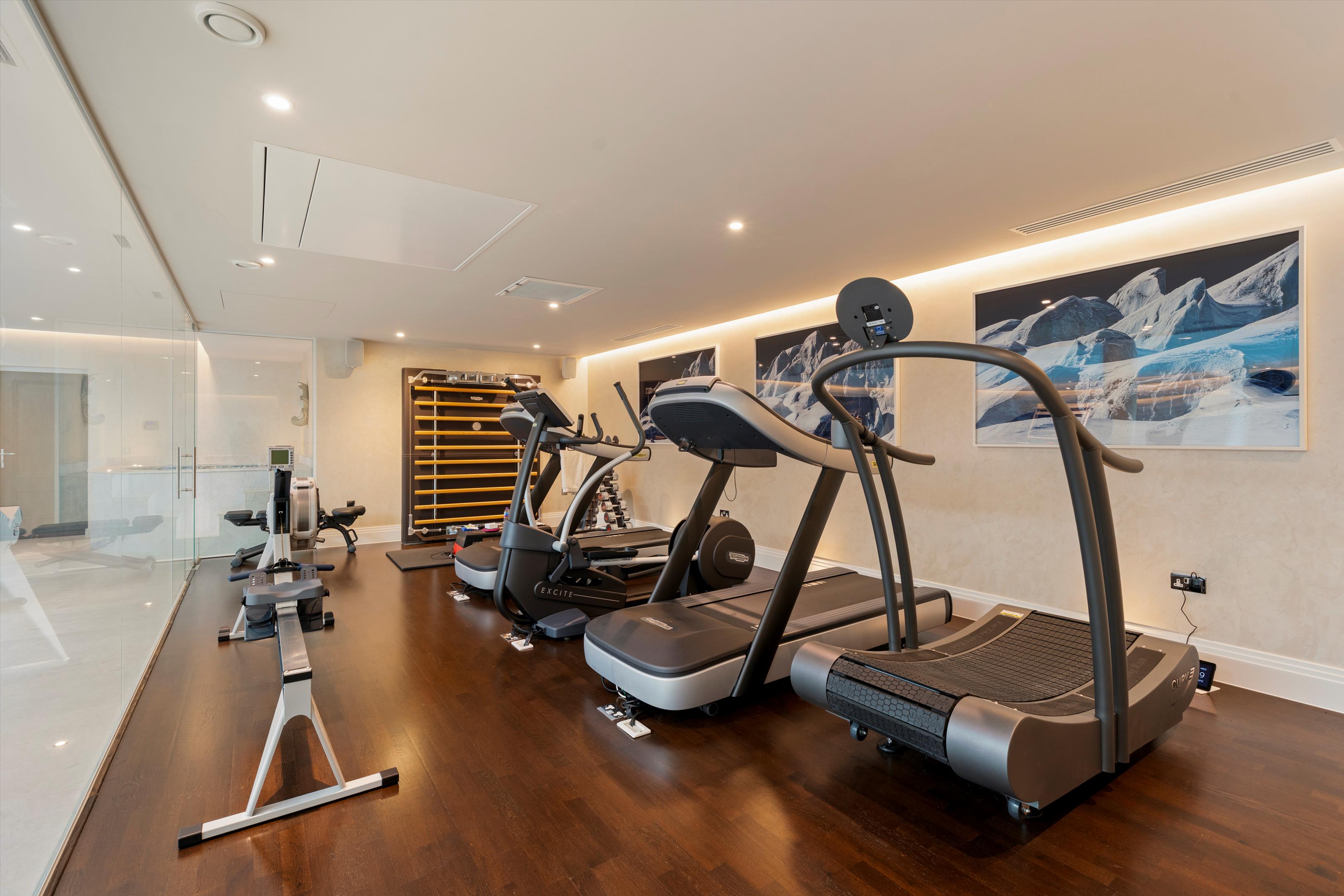 Eaton Park, Cobham, Surrey, KT11